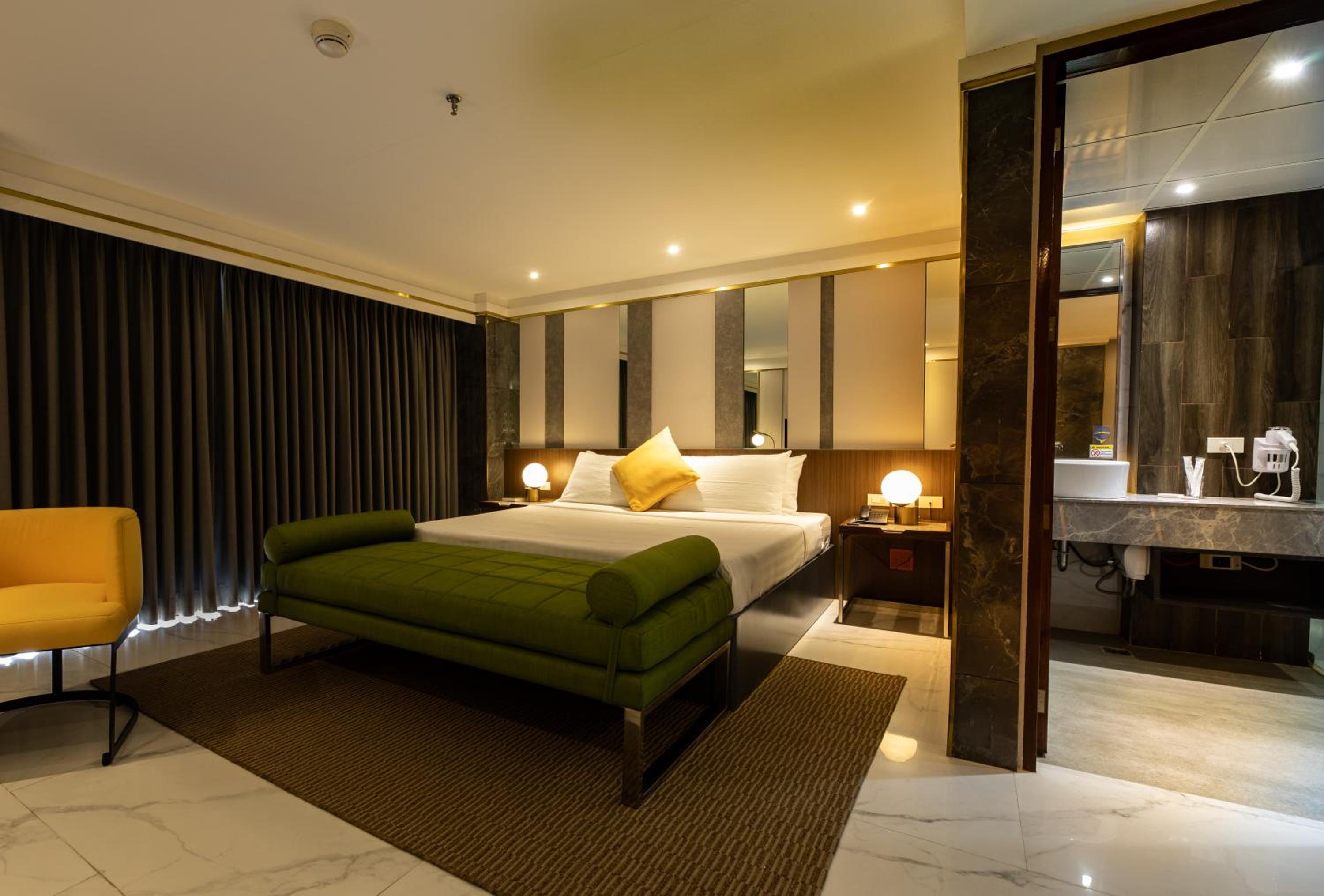Plaza Suite