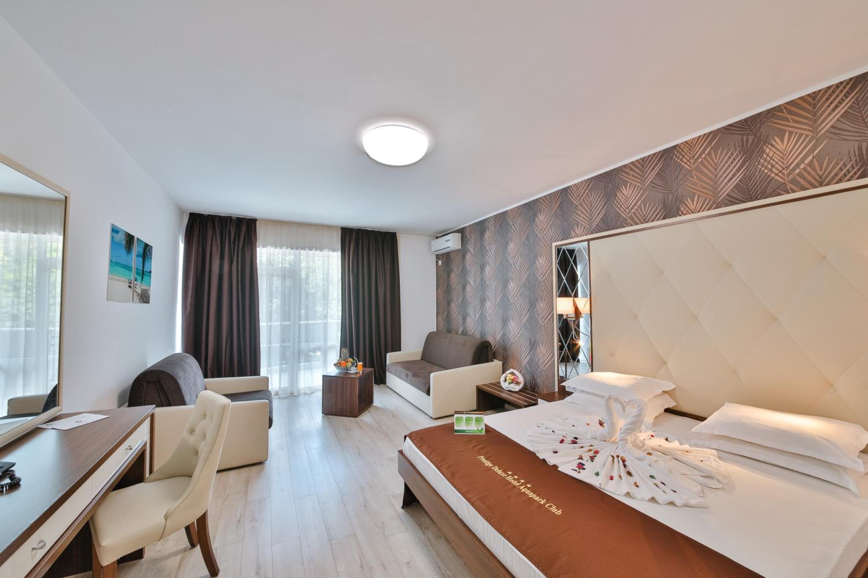 Deluxe Family Room with Balcony - Free Aquapark Access