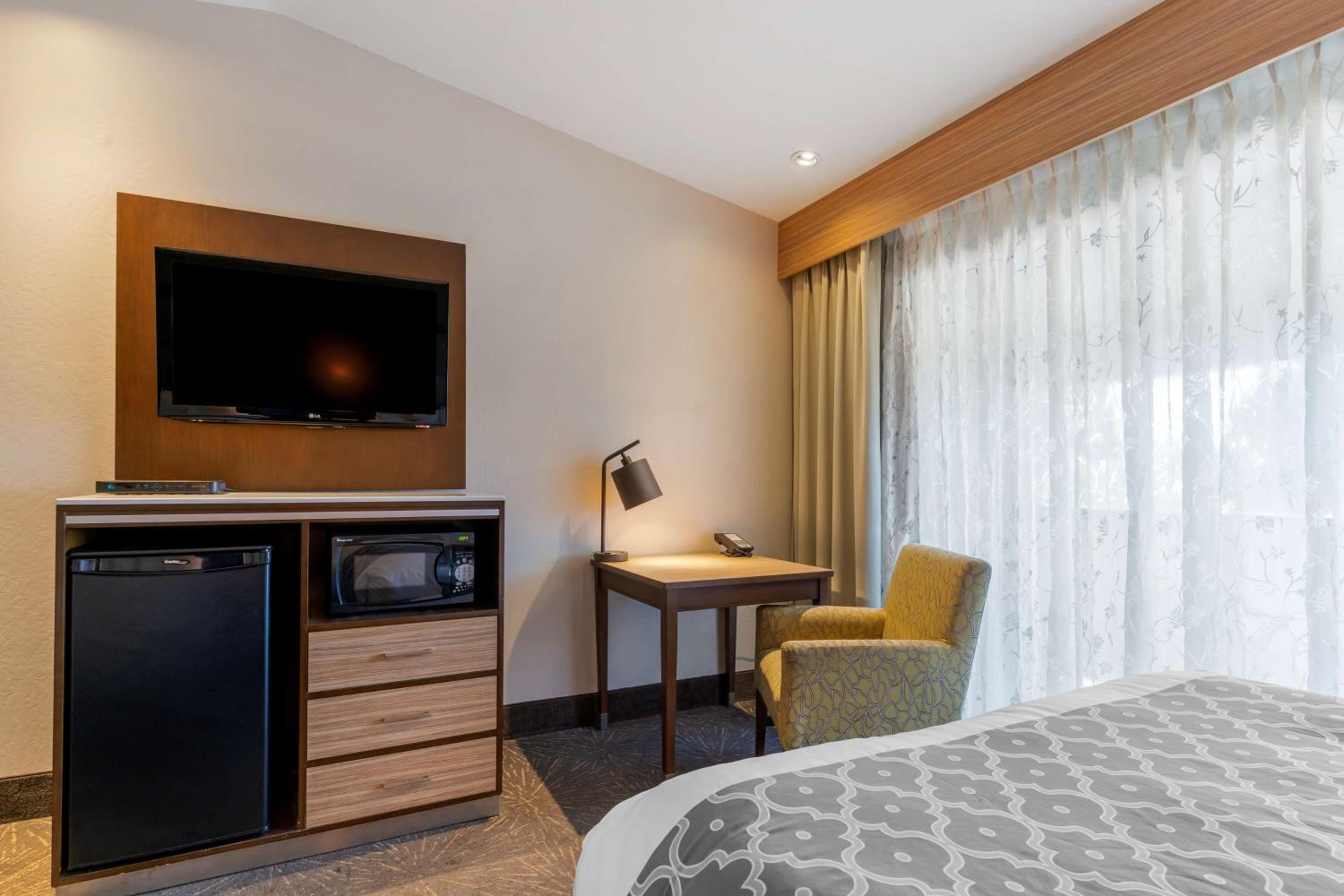 Double Room with Two Double Beds - Disability Access