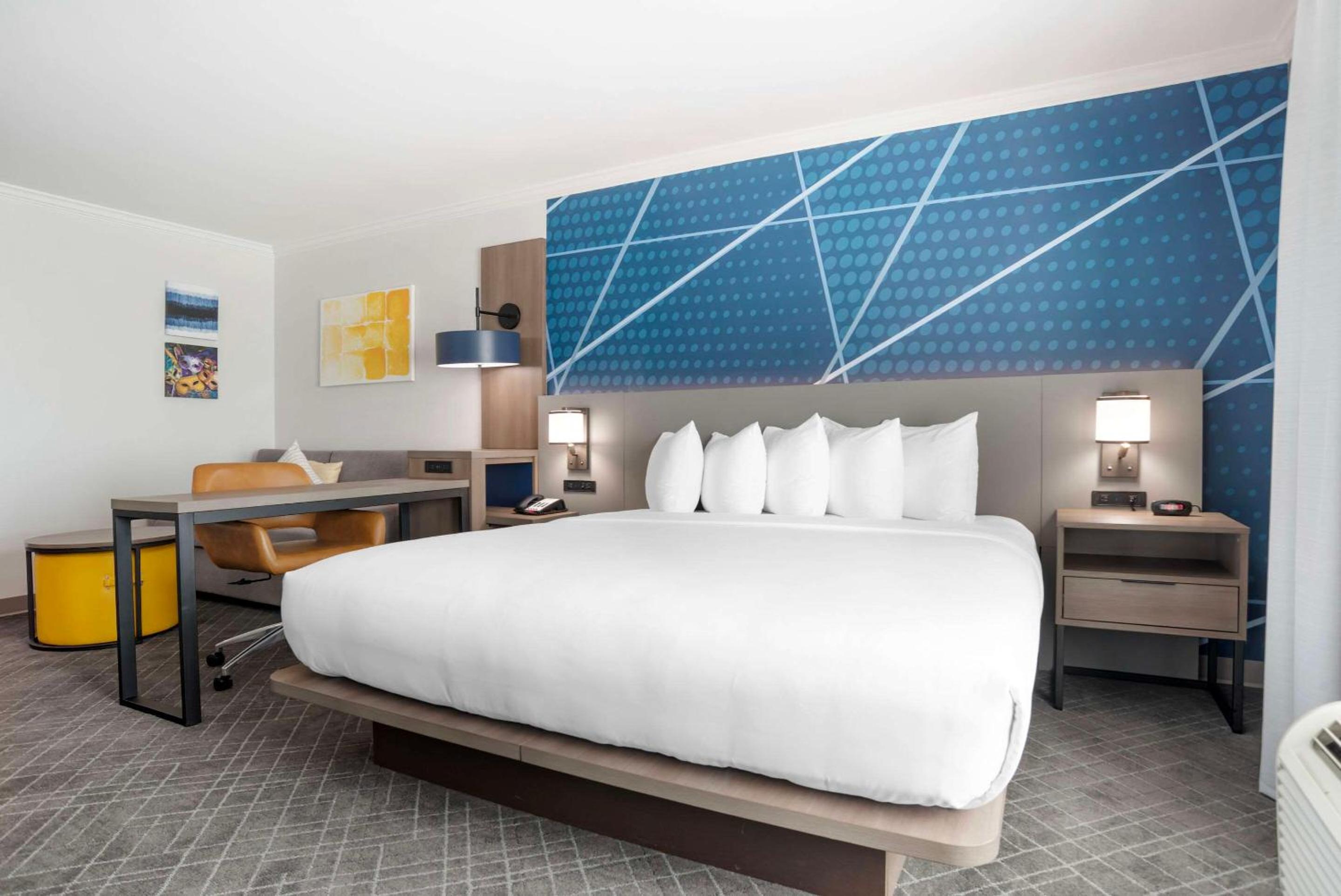 King Room with Sofa Bed - Accessible/Non Smoking