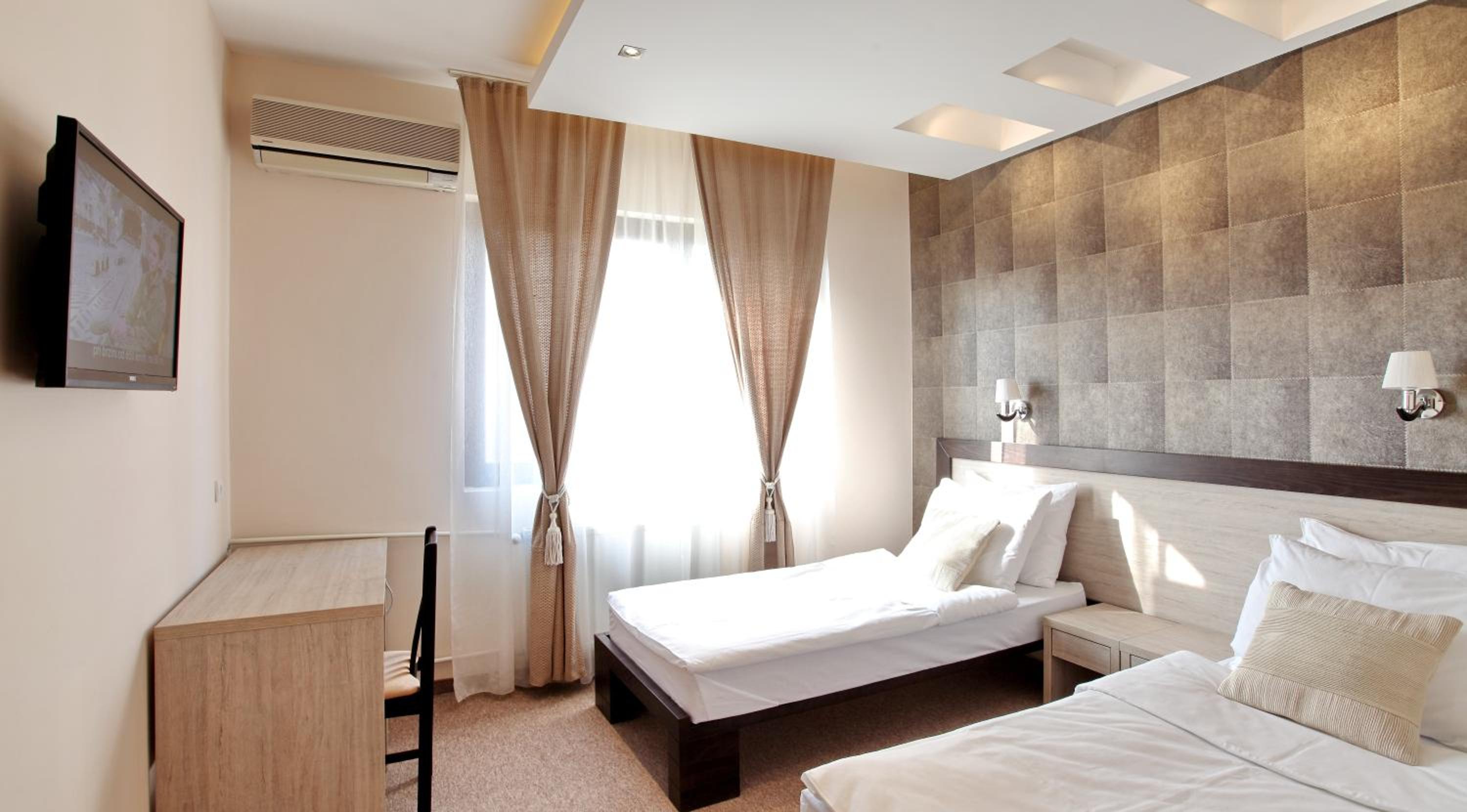 Double or Twin Room with Parking