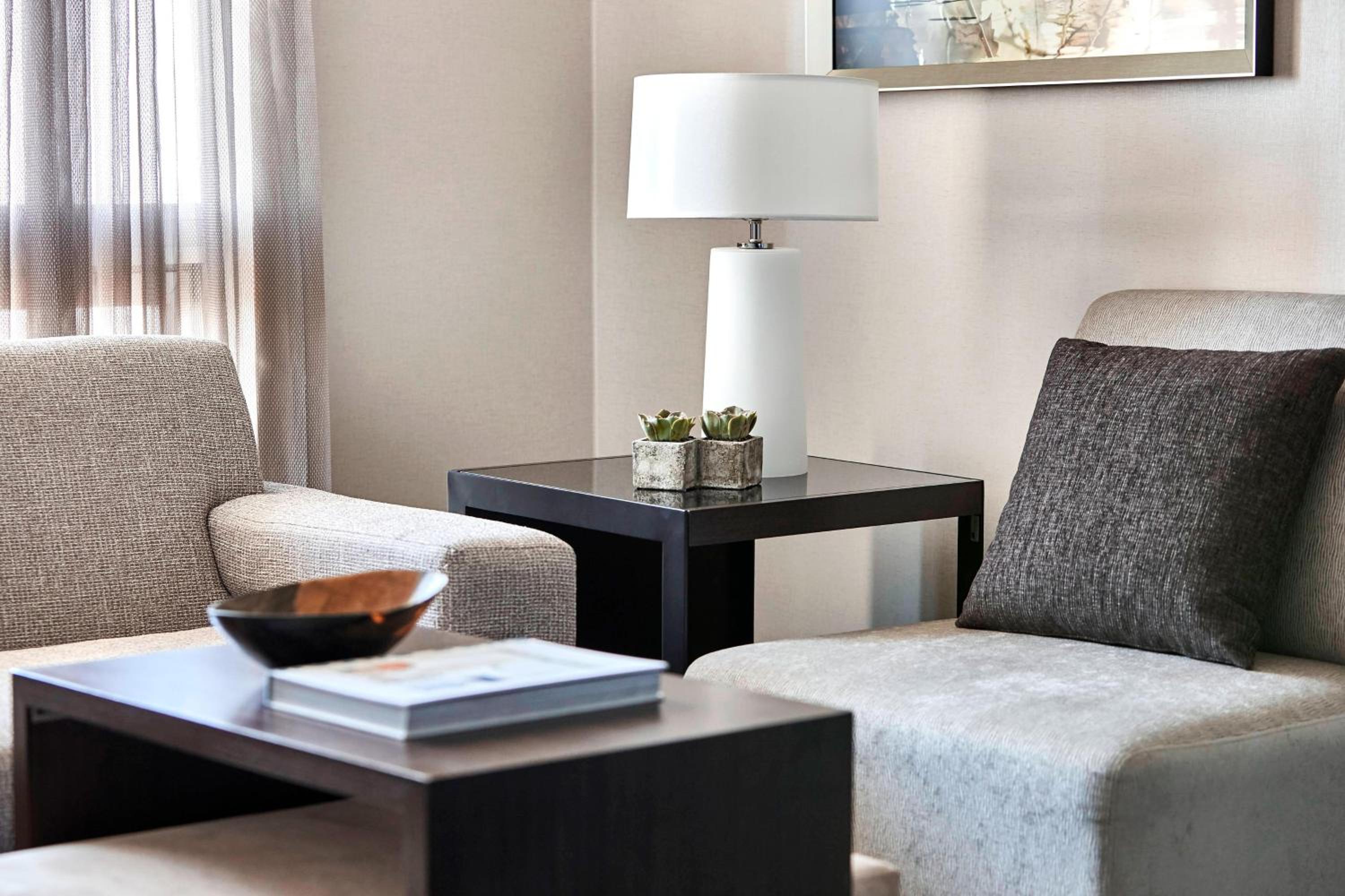 Larger Guest room, 1 King, Sofa bed, Corner room