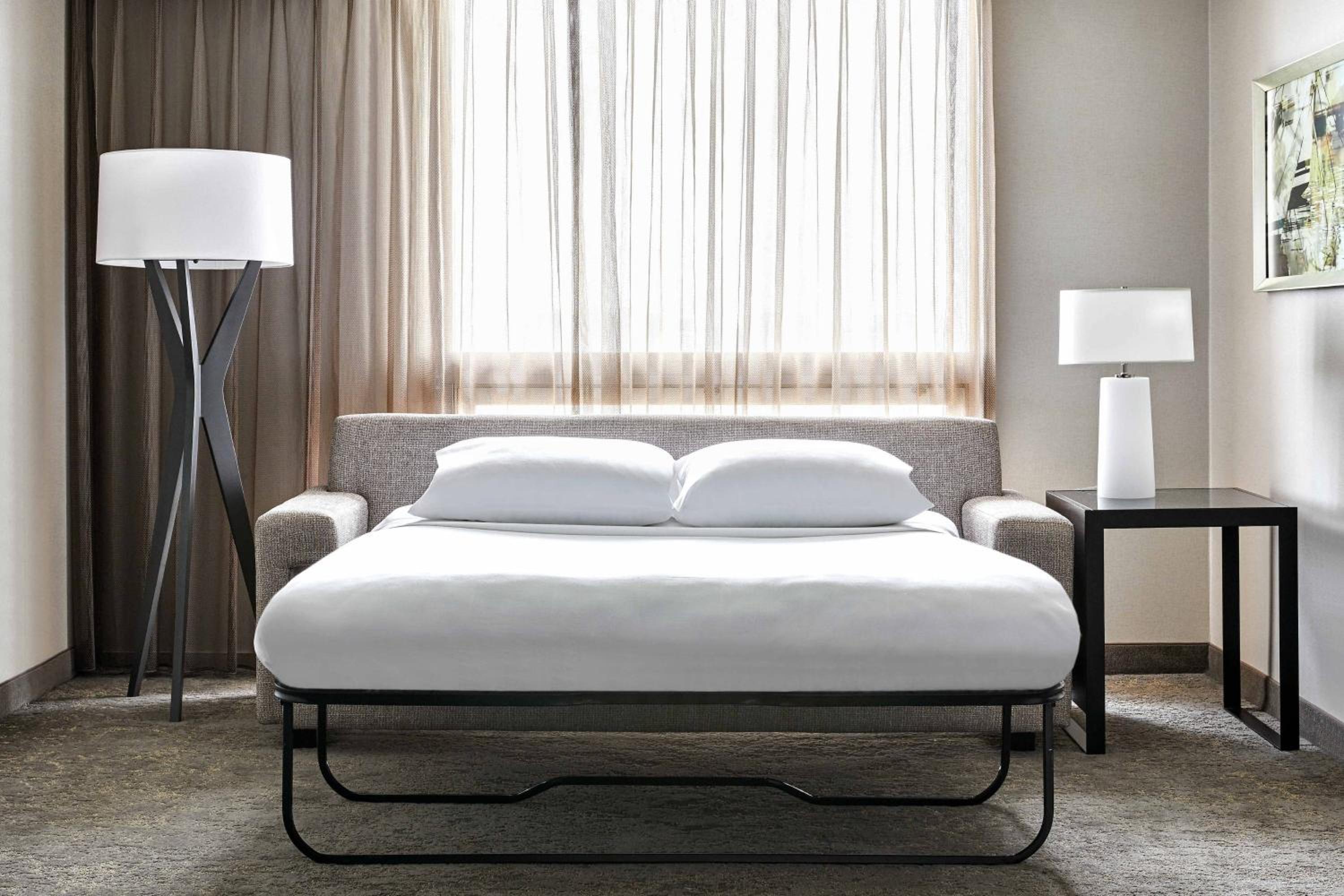 Larger Guest room, 1 King, Sofa bed, Corner room