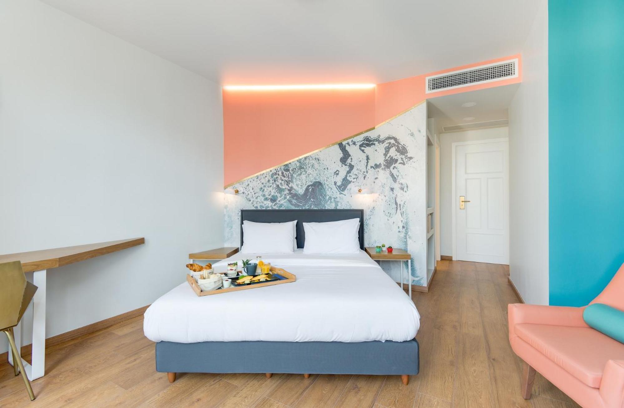 Large Partial Sea View Room 