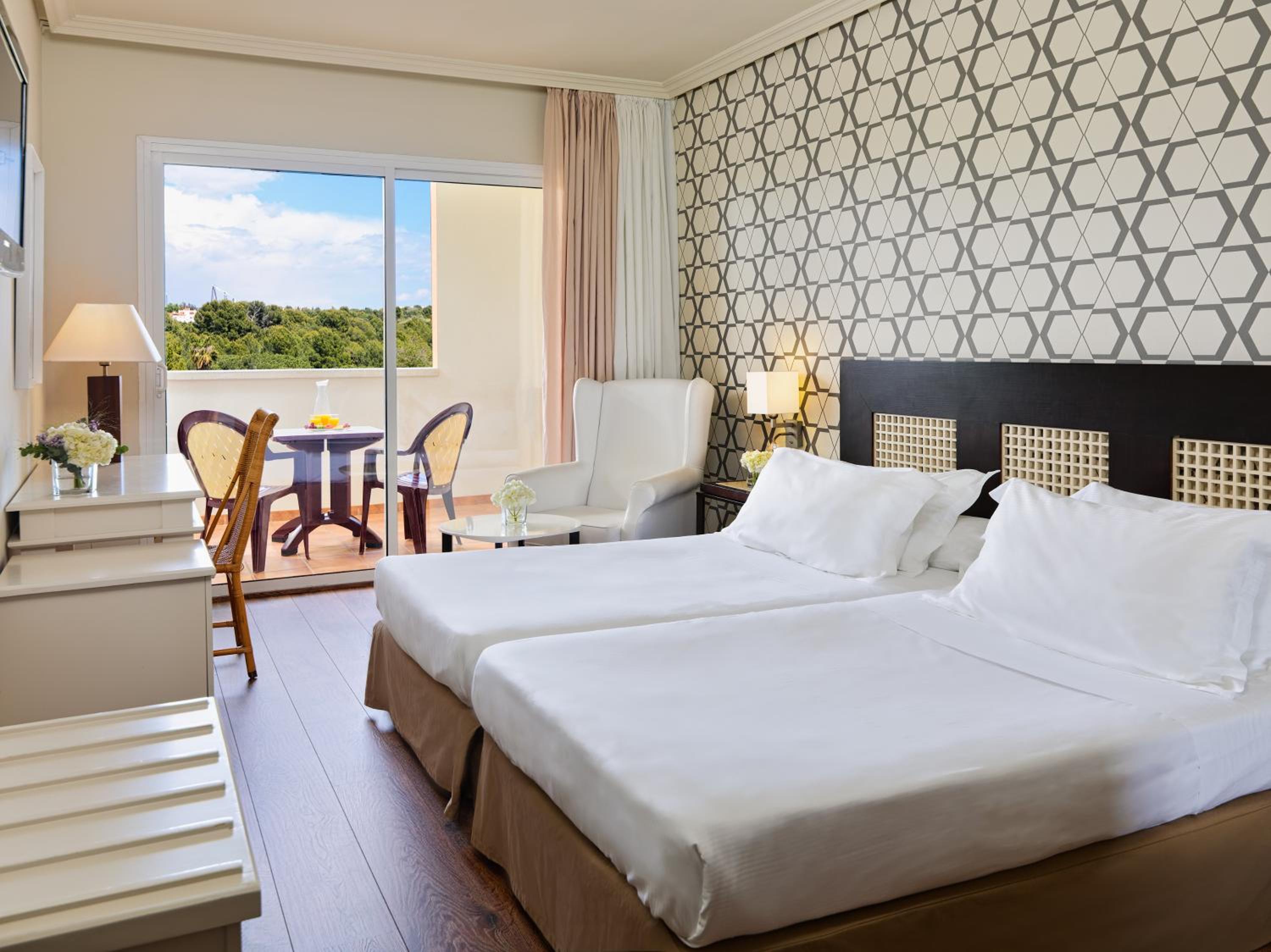 Double or Twin Room with Extra Bed (3 Adults)