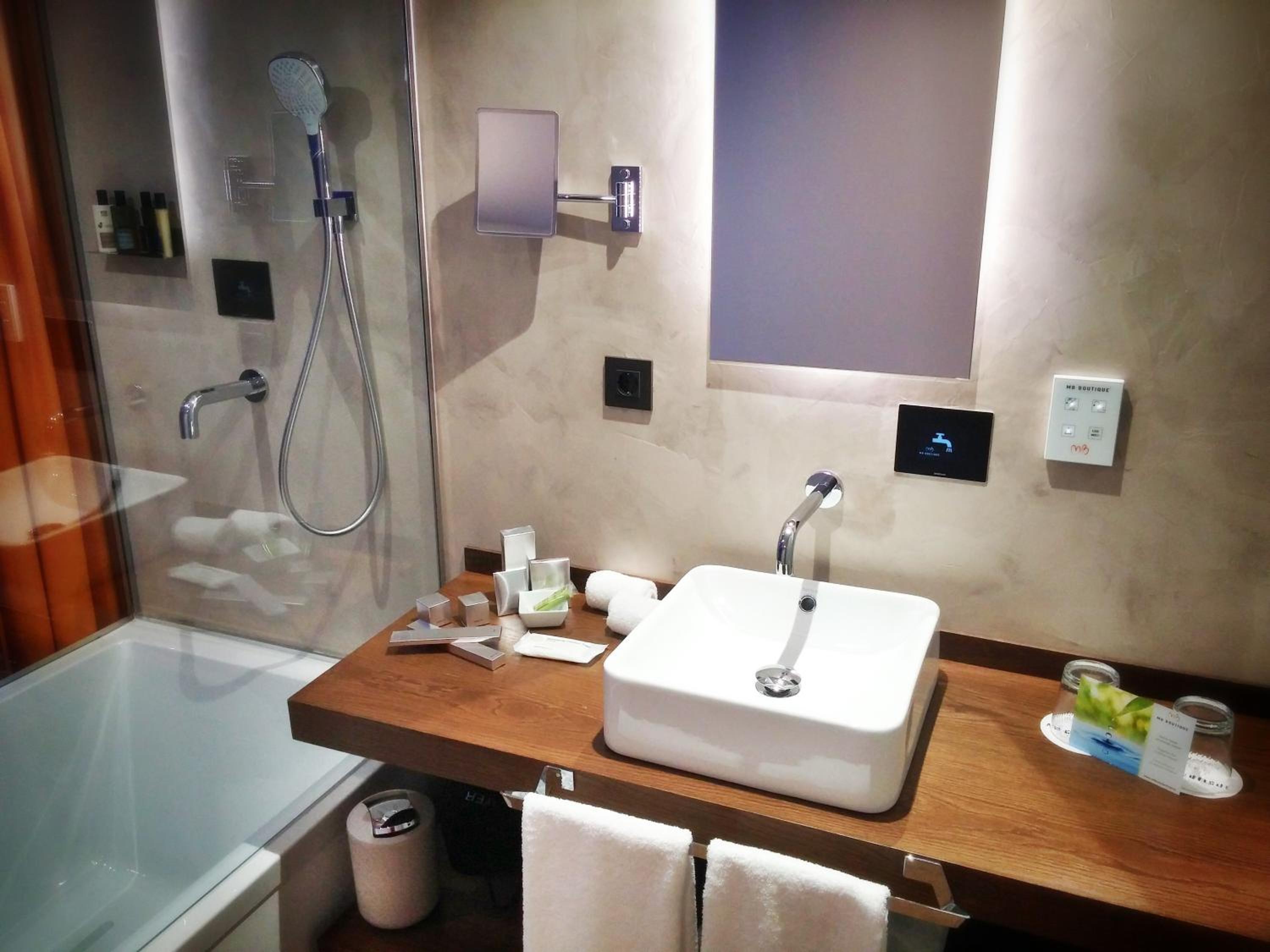 Superior Double Room with Bath Tub