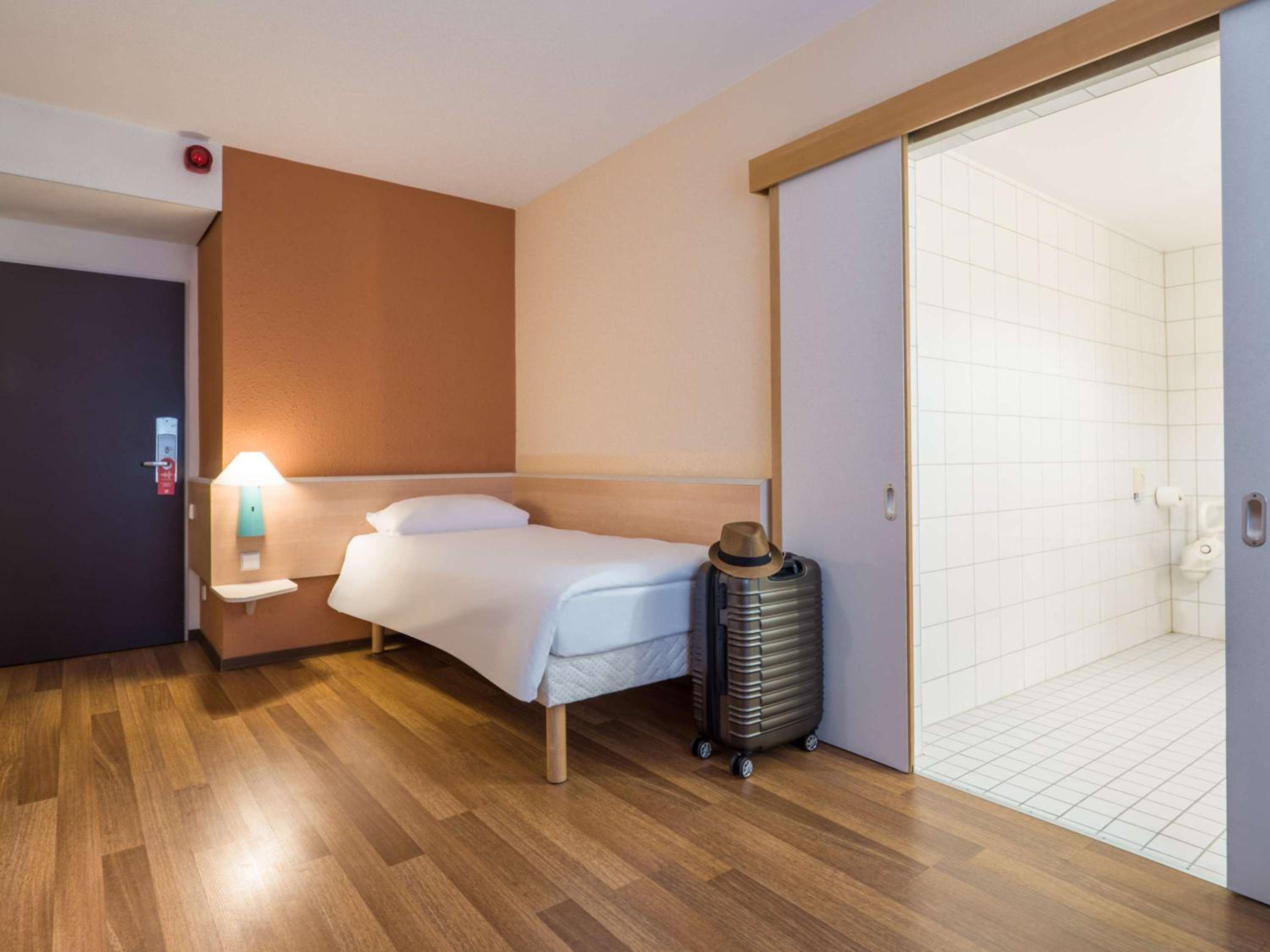 Standard Twin Room - Accessible