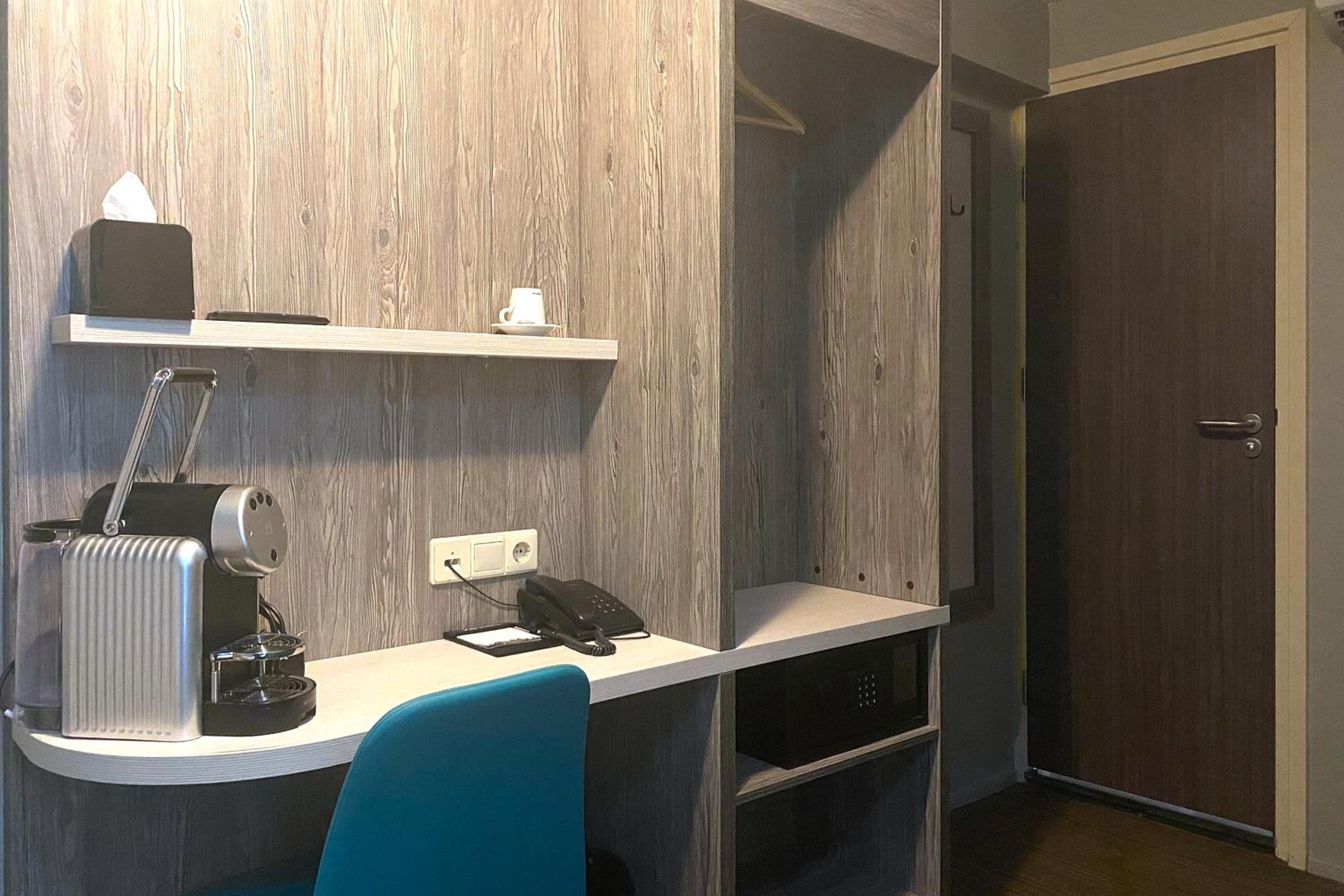 Single Room without Window