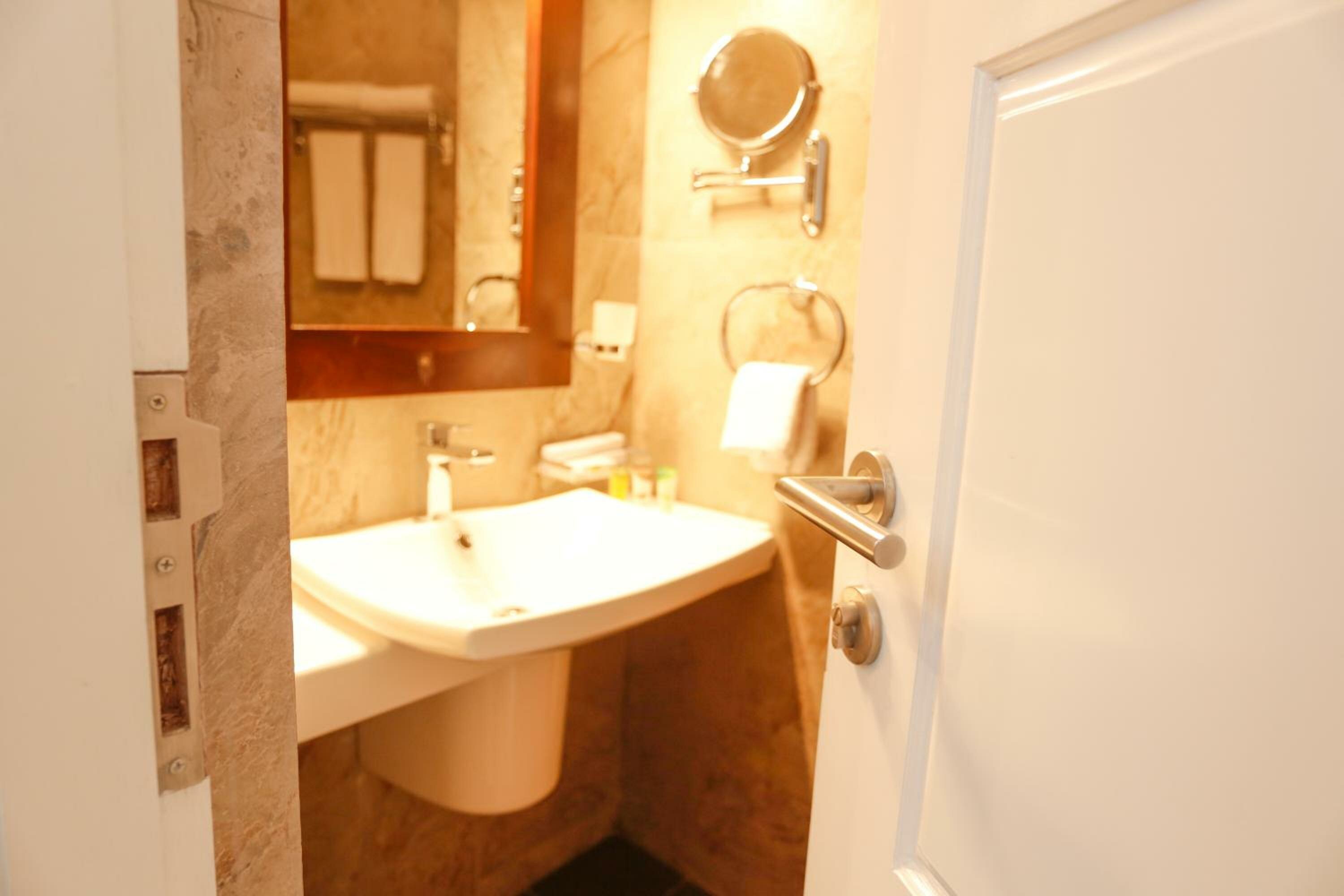 Suite with Lake View