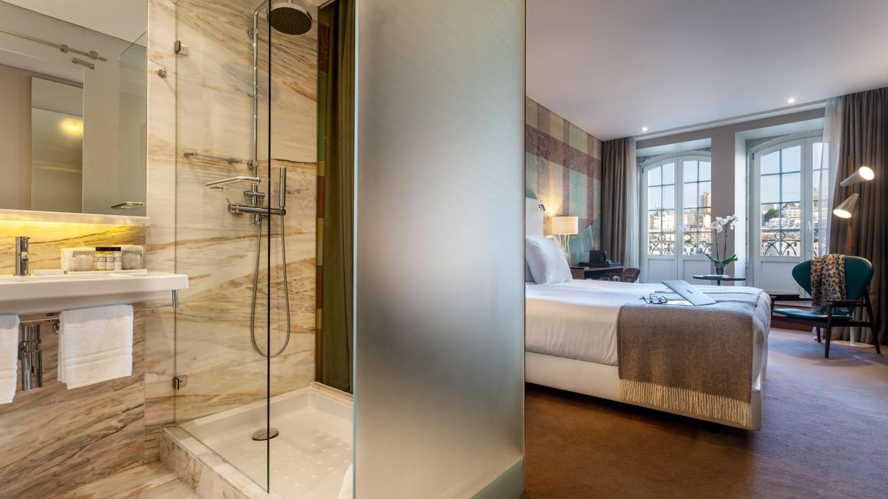 Double or Twin Vintage River View with Balcony