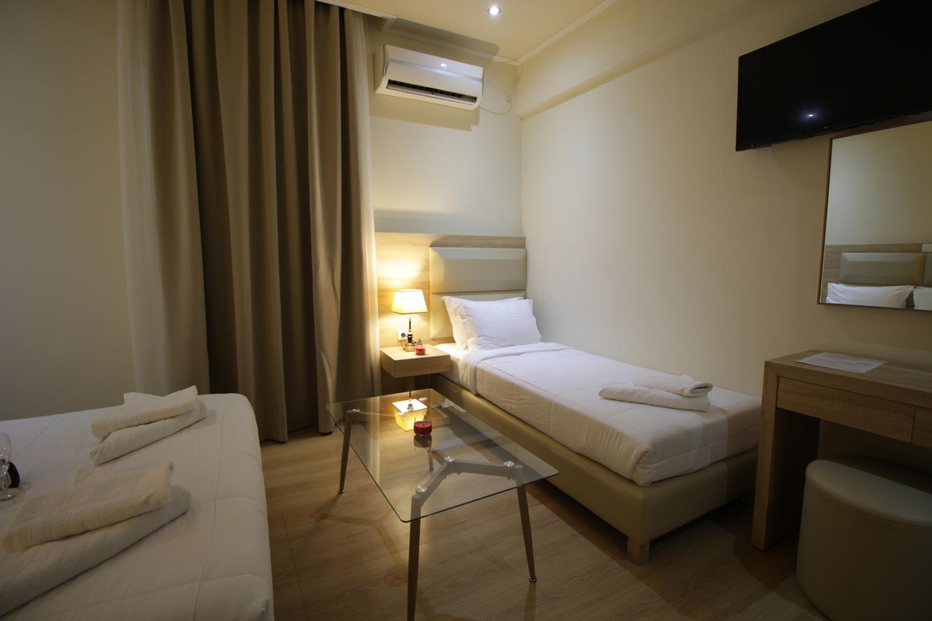 Deluxe Room with En Suite Bathroom