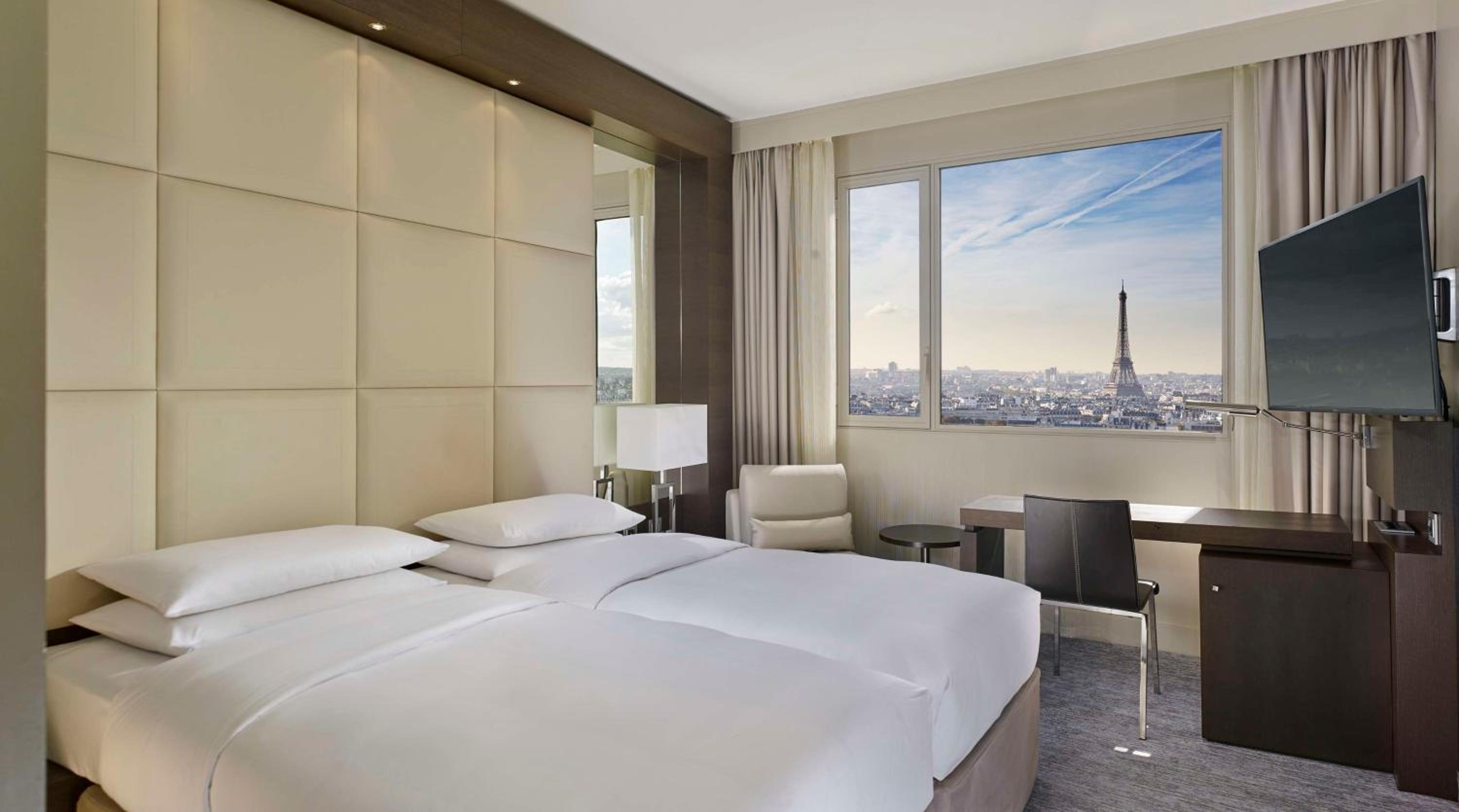 Twin Room with Eiffel Tower View