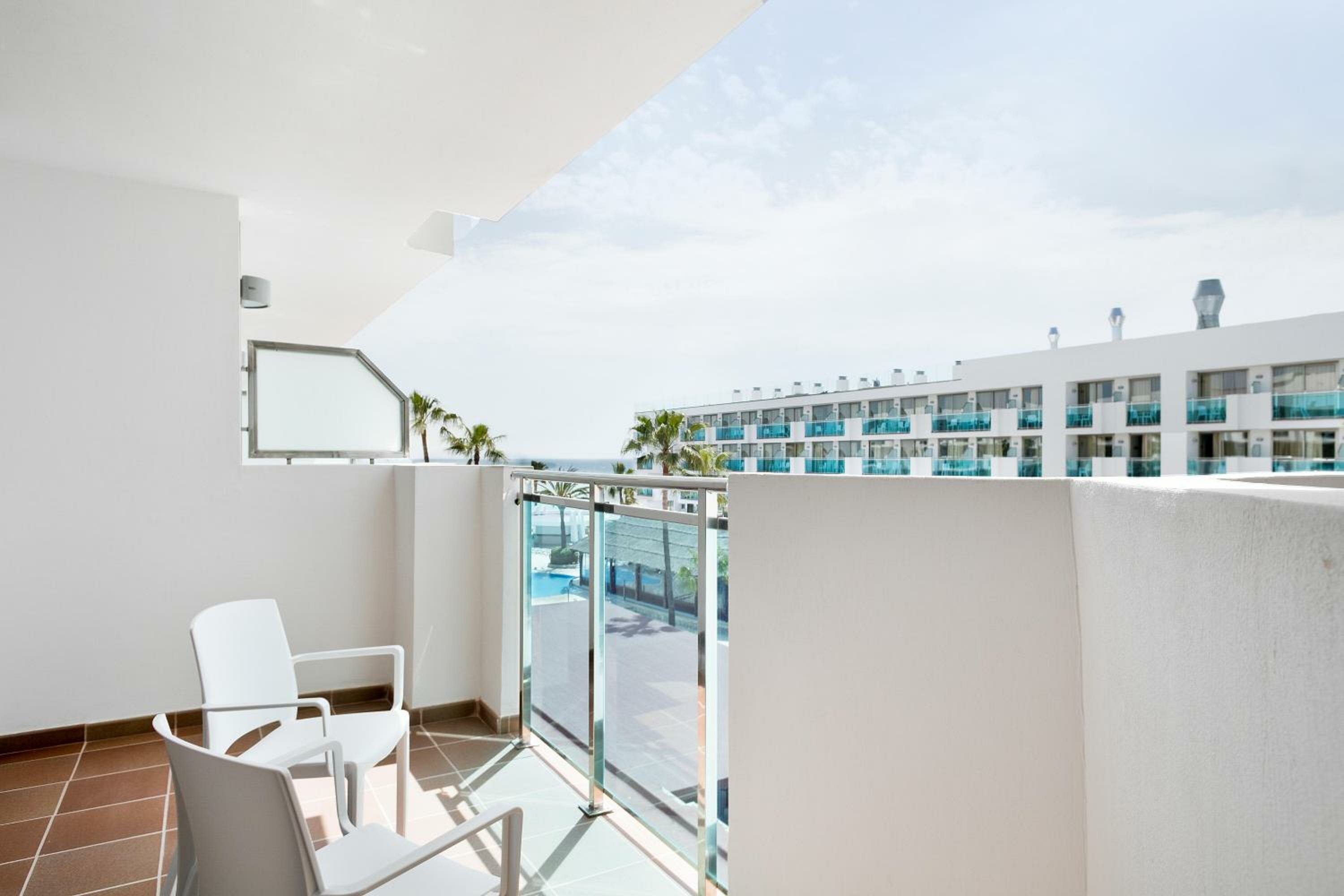 Double or Twin Room with Side Sea View