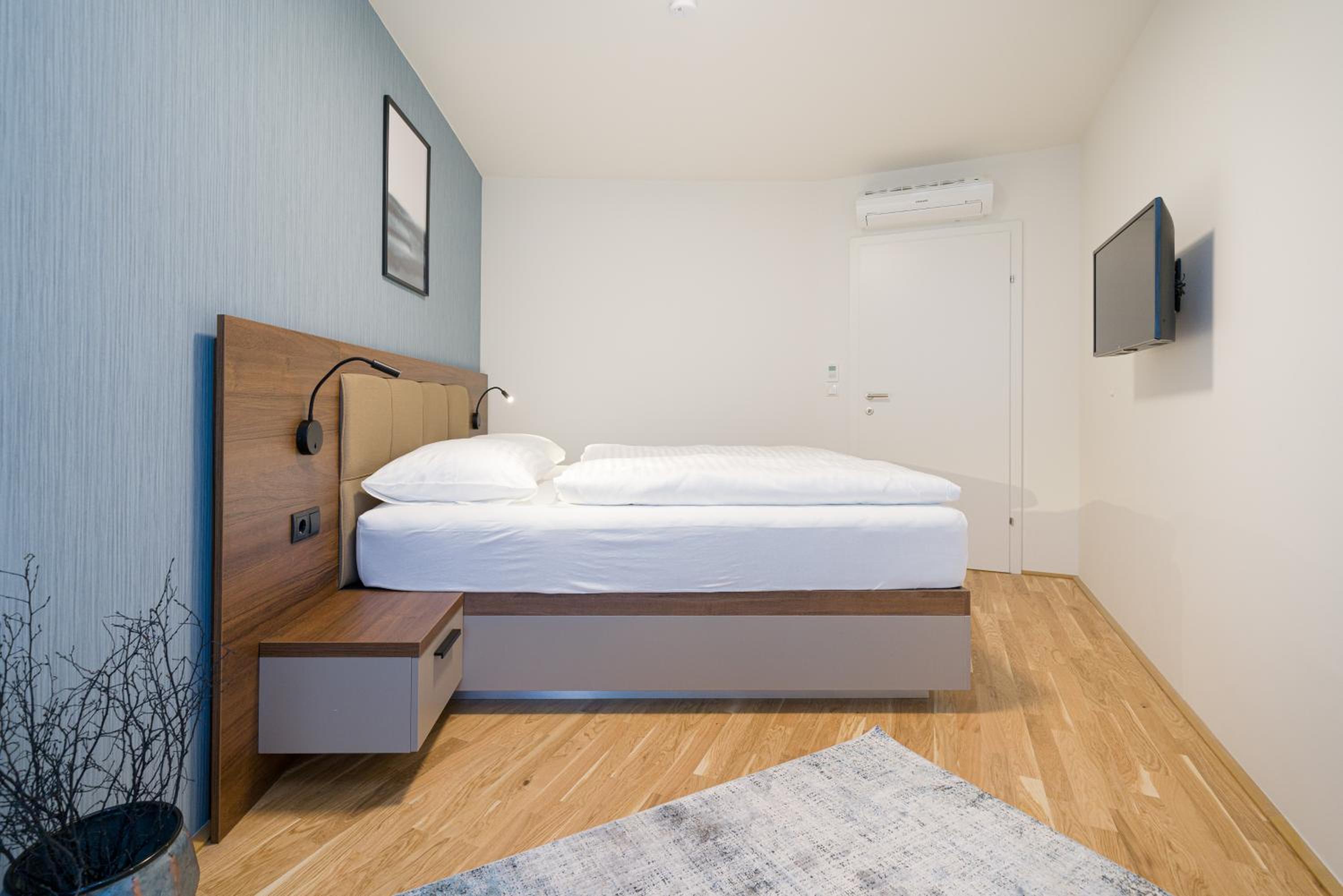 One-Bedroom Apartment with Balcony