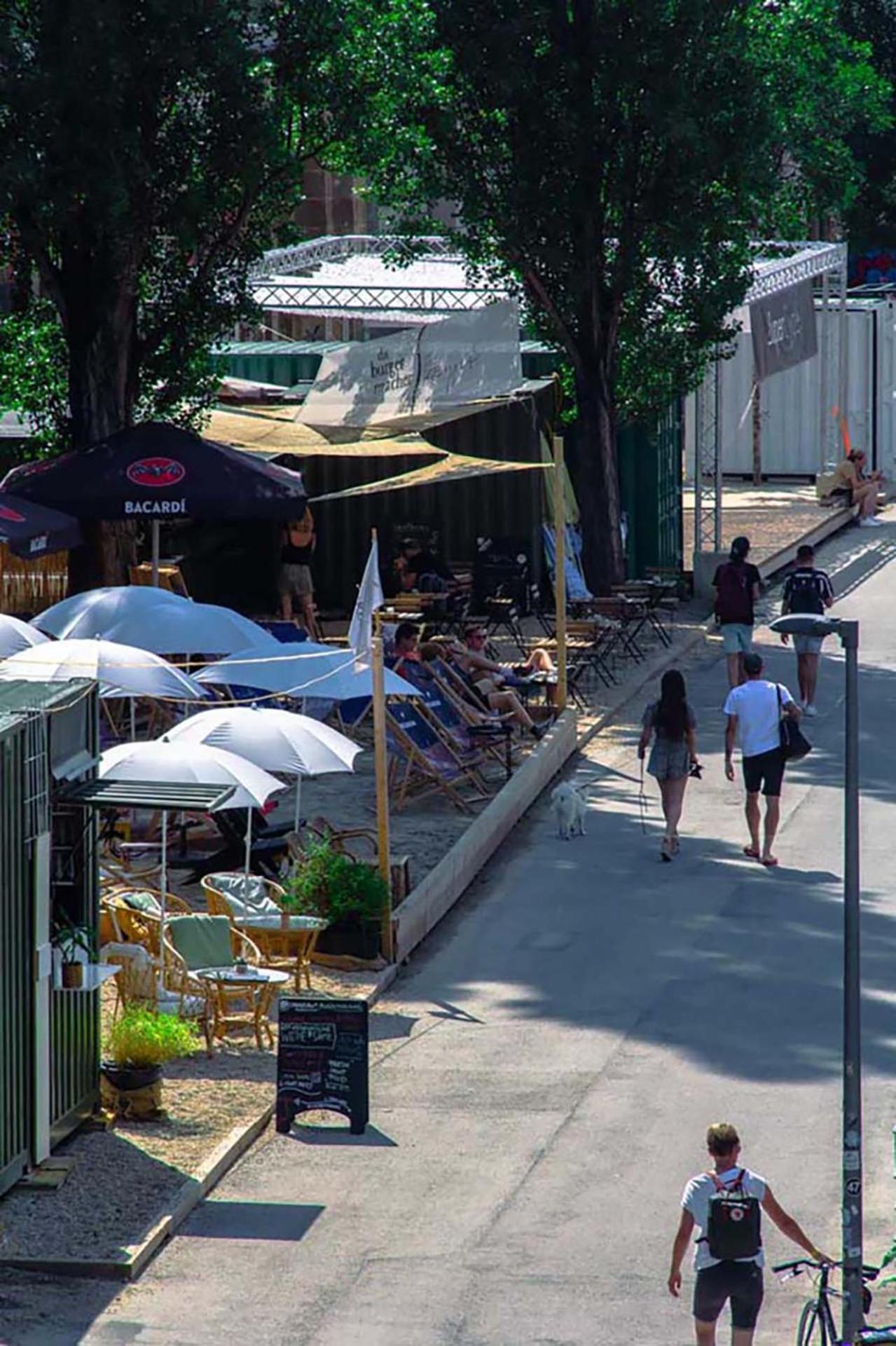 Deluxe One-Bedroom Apartment with Terrace