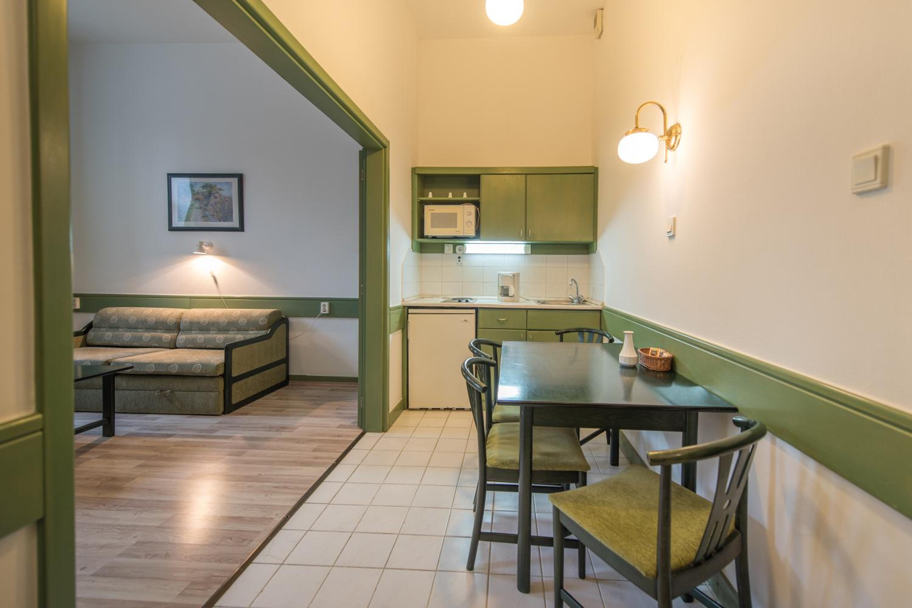 Apartment (4 Adults)