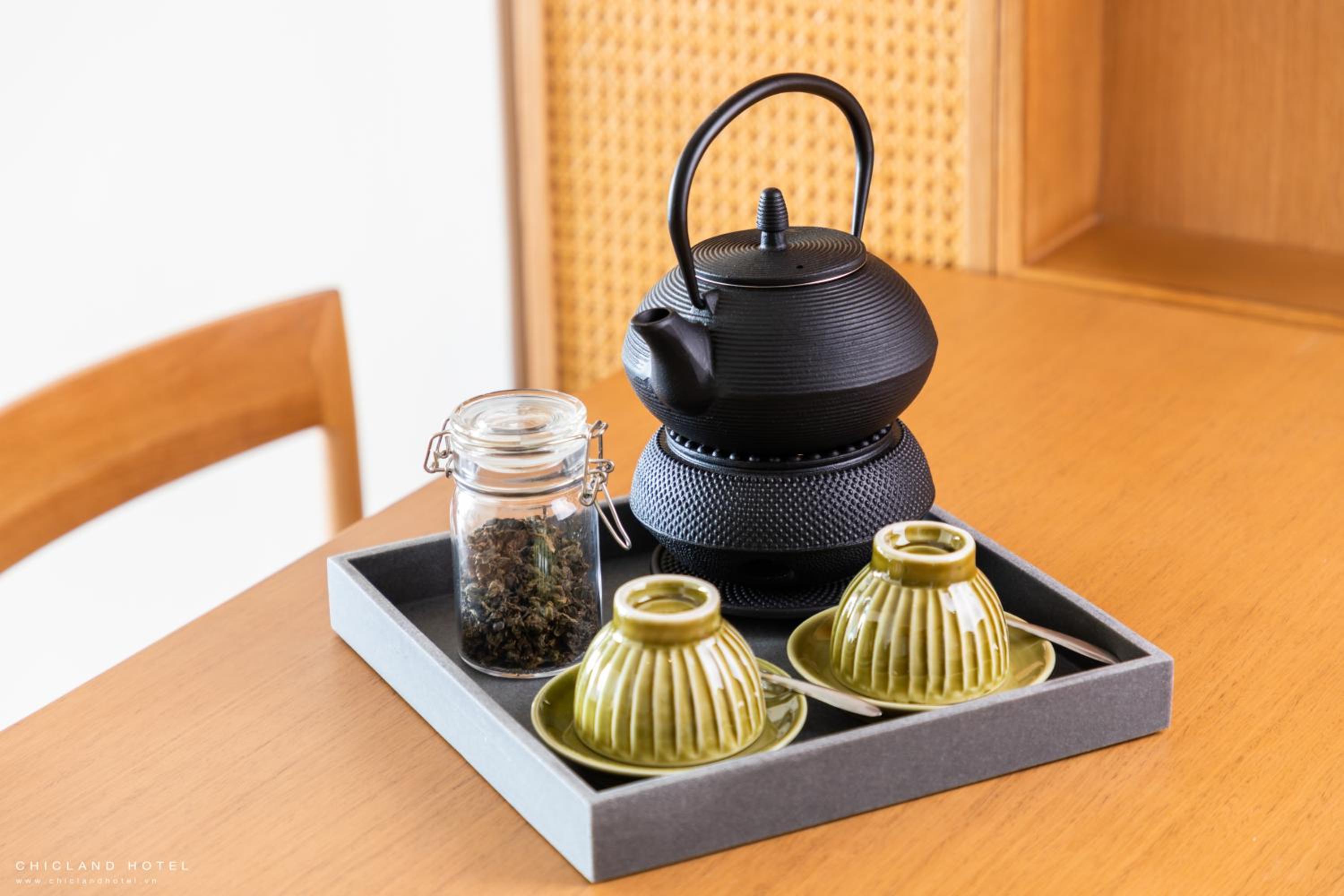 Luxury One-Bedroom Apartment with Balcony and Sea View