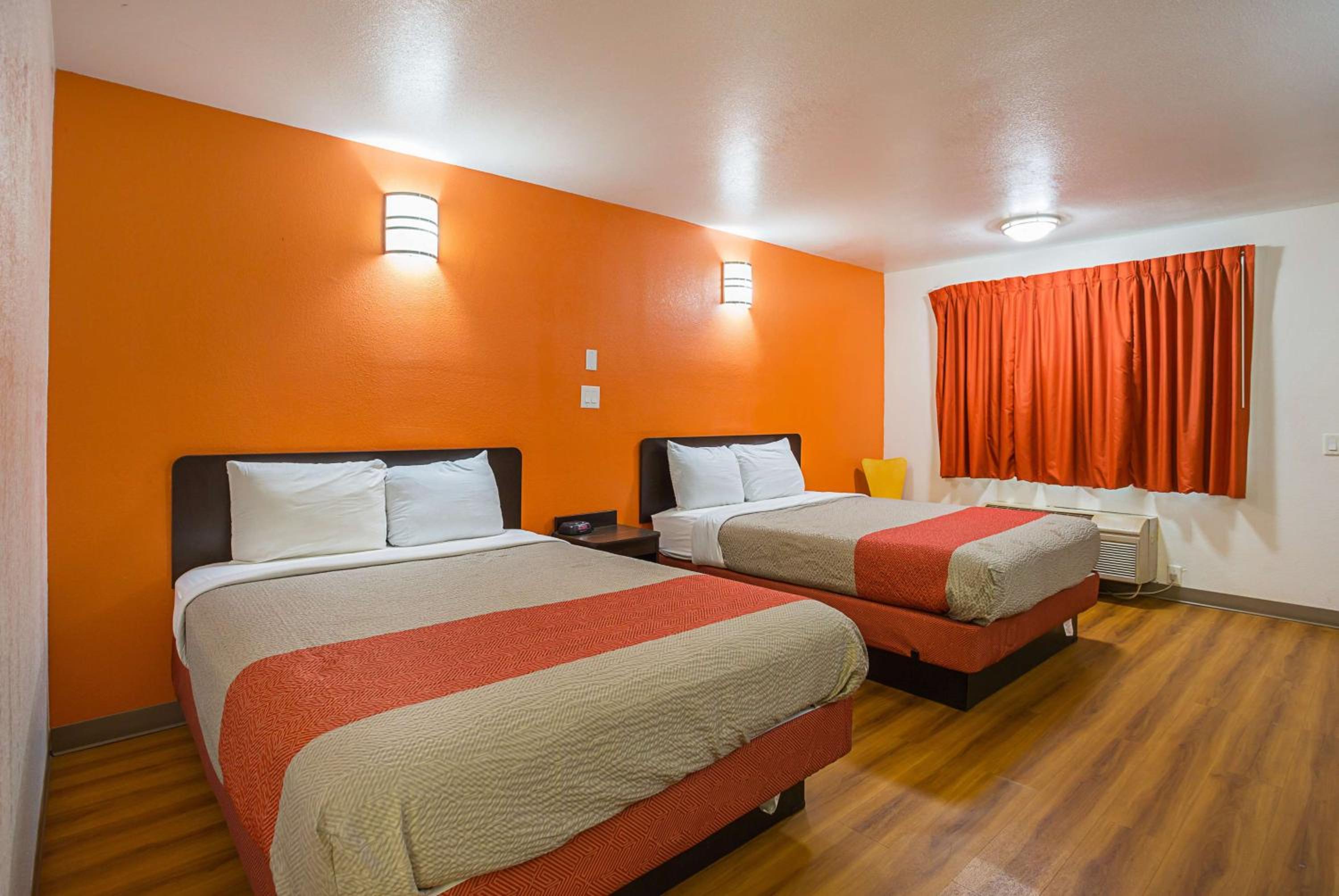 Deluxe Quadruple Room - Non-Smoking