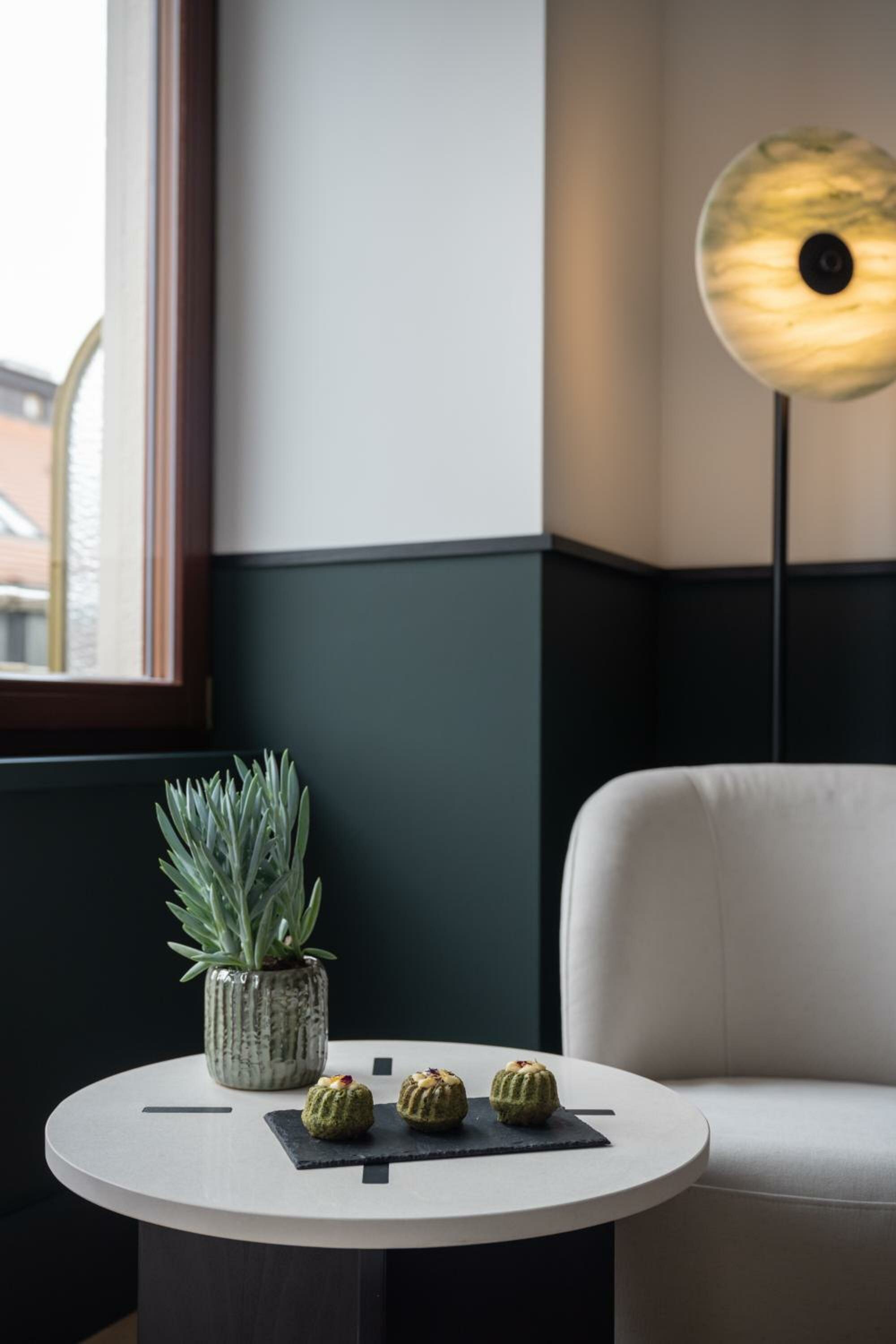 Almanac X Room King with Balcony