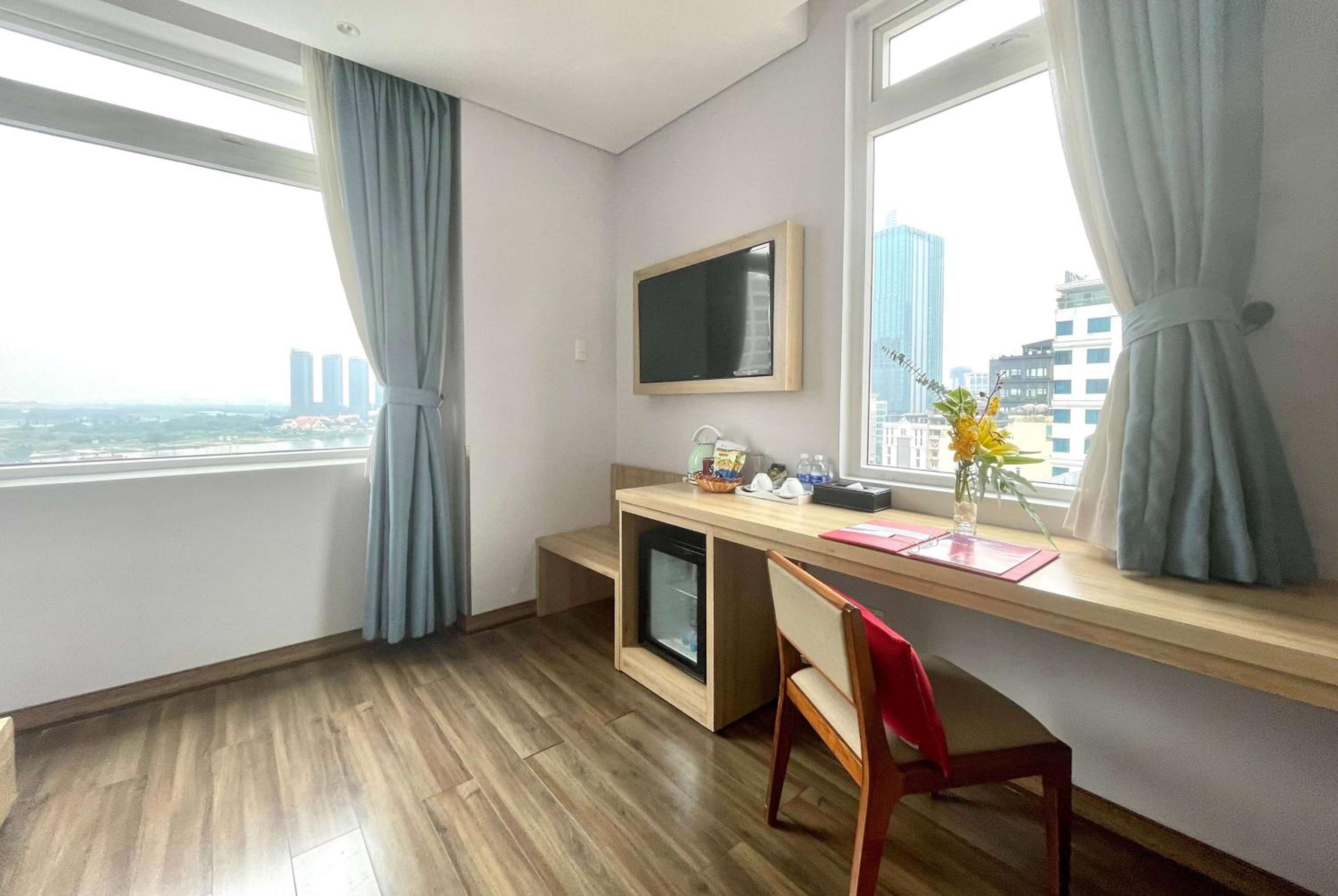 Business Room With One Queen Bed - Afternoon Tea