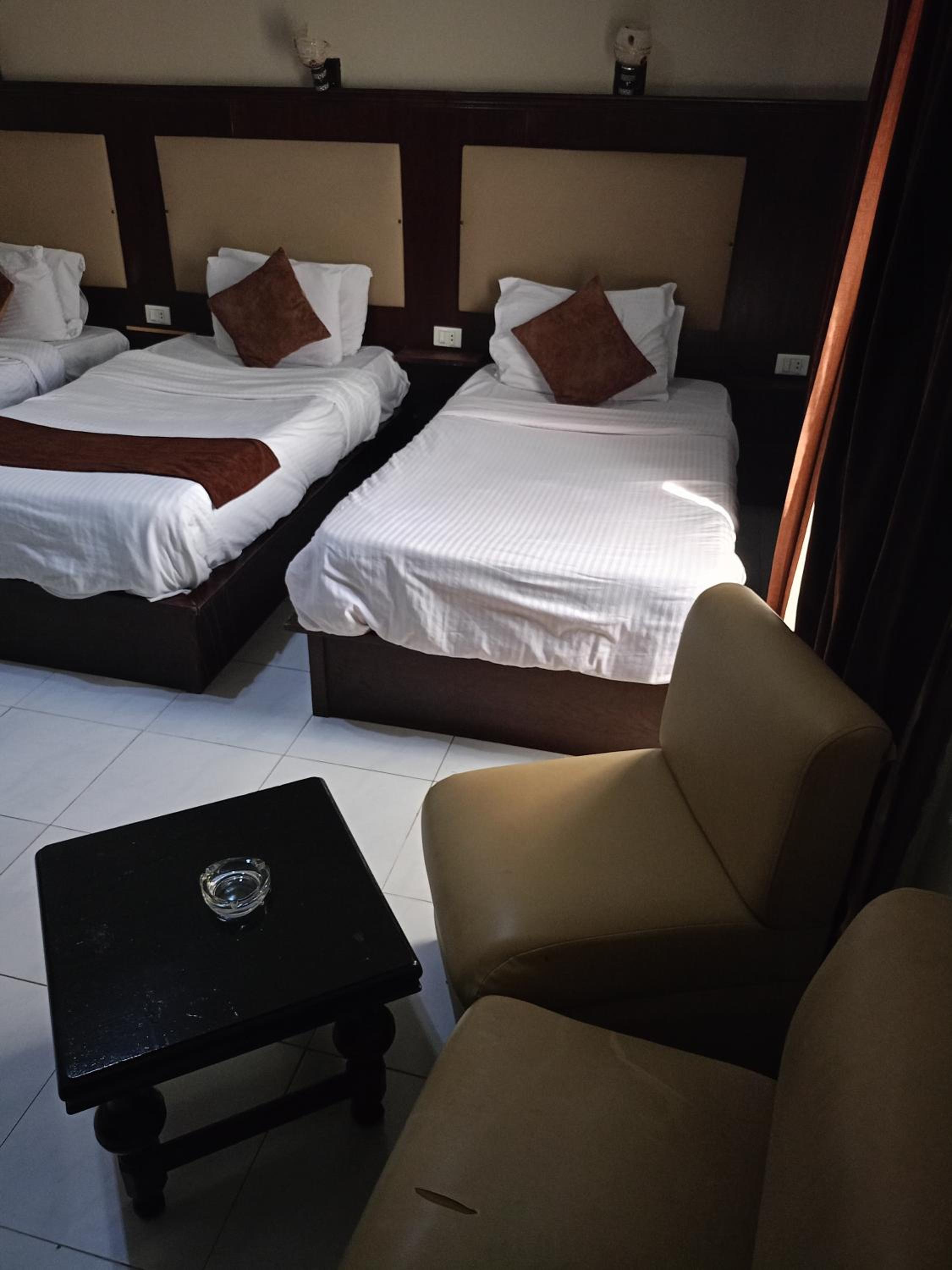 Deluxe Room (2 Adults + 1 Child)