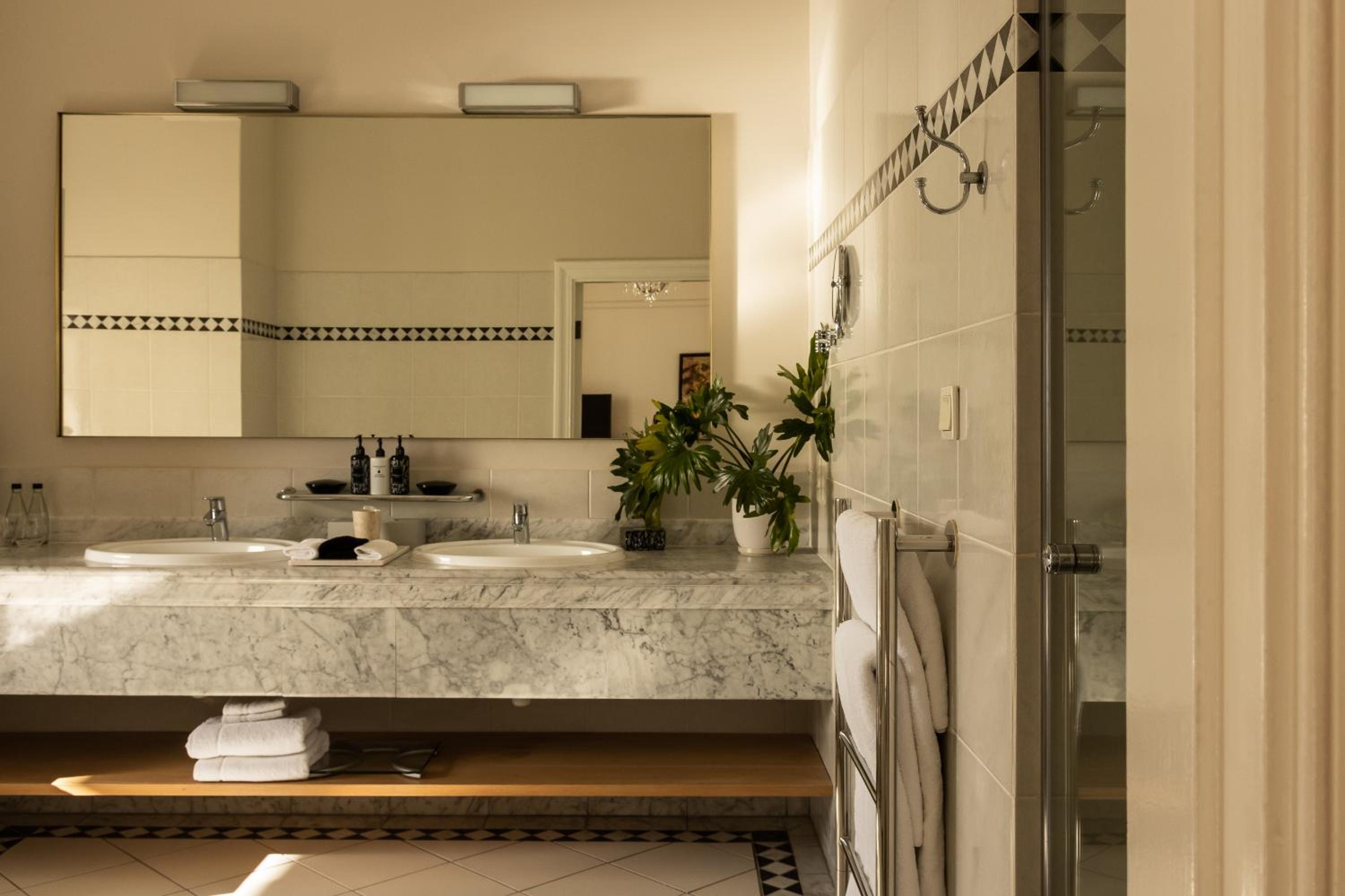 Deluxe Double Room with Balcony and Sea View