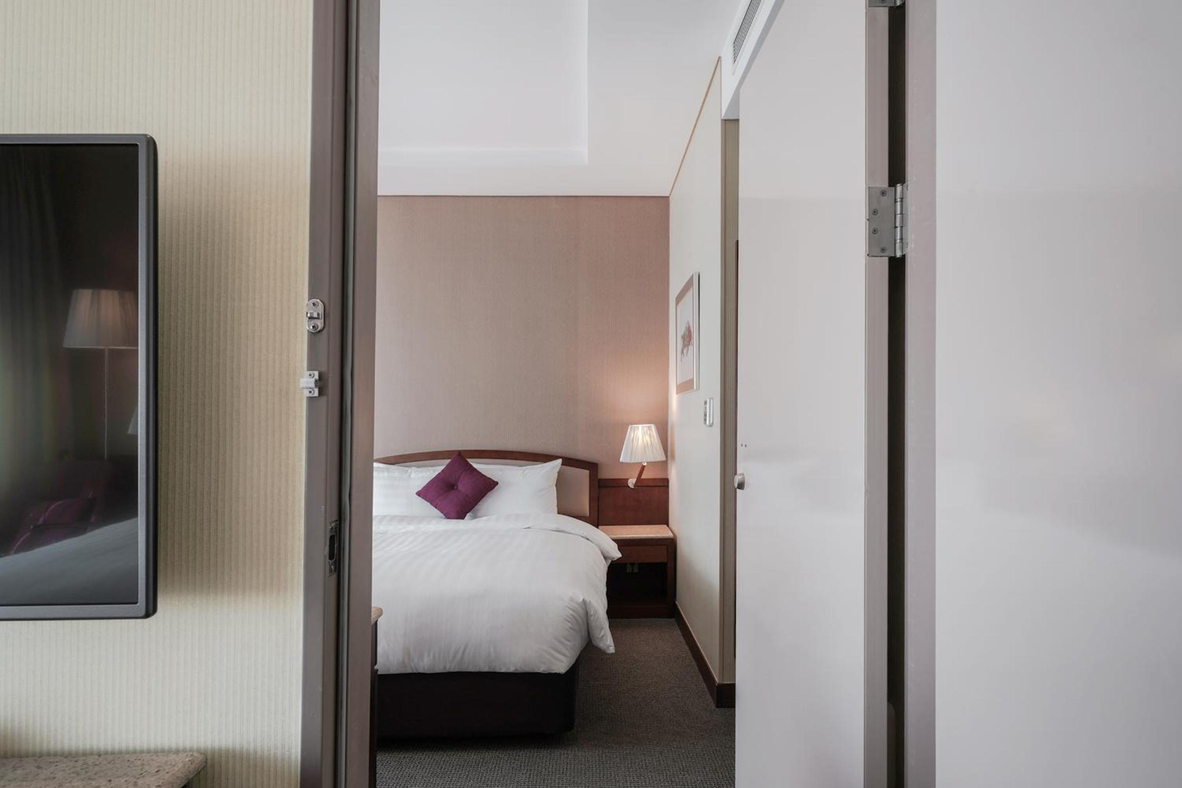 Connecting Double and Twin Room