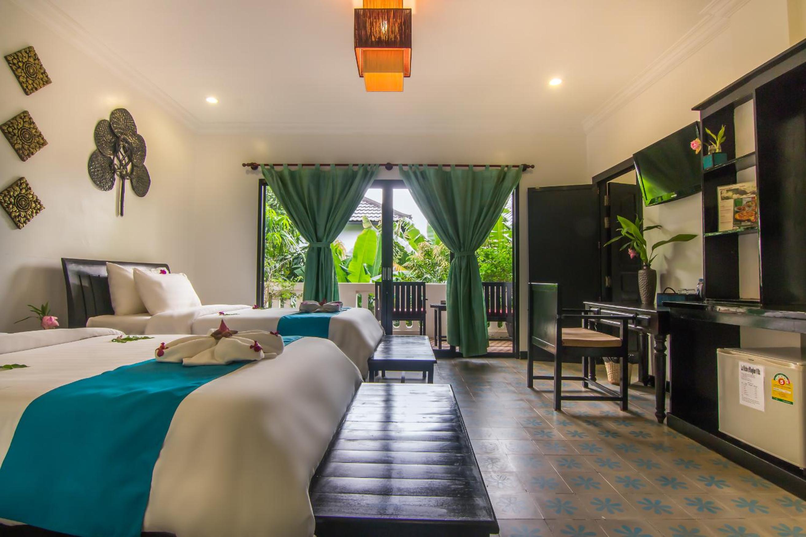 Interconnecting Room with Pool View 