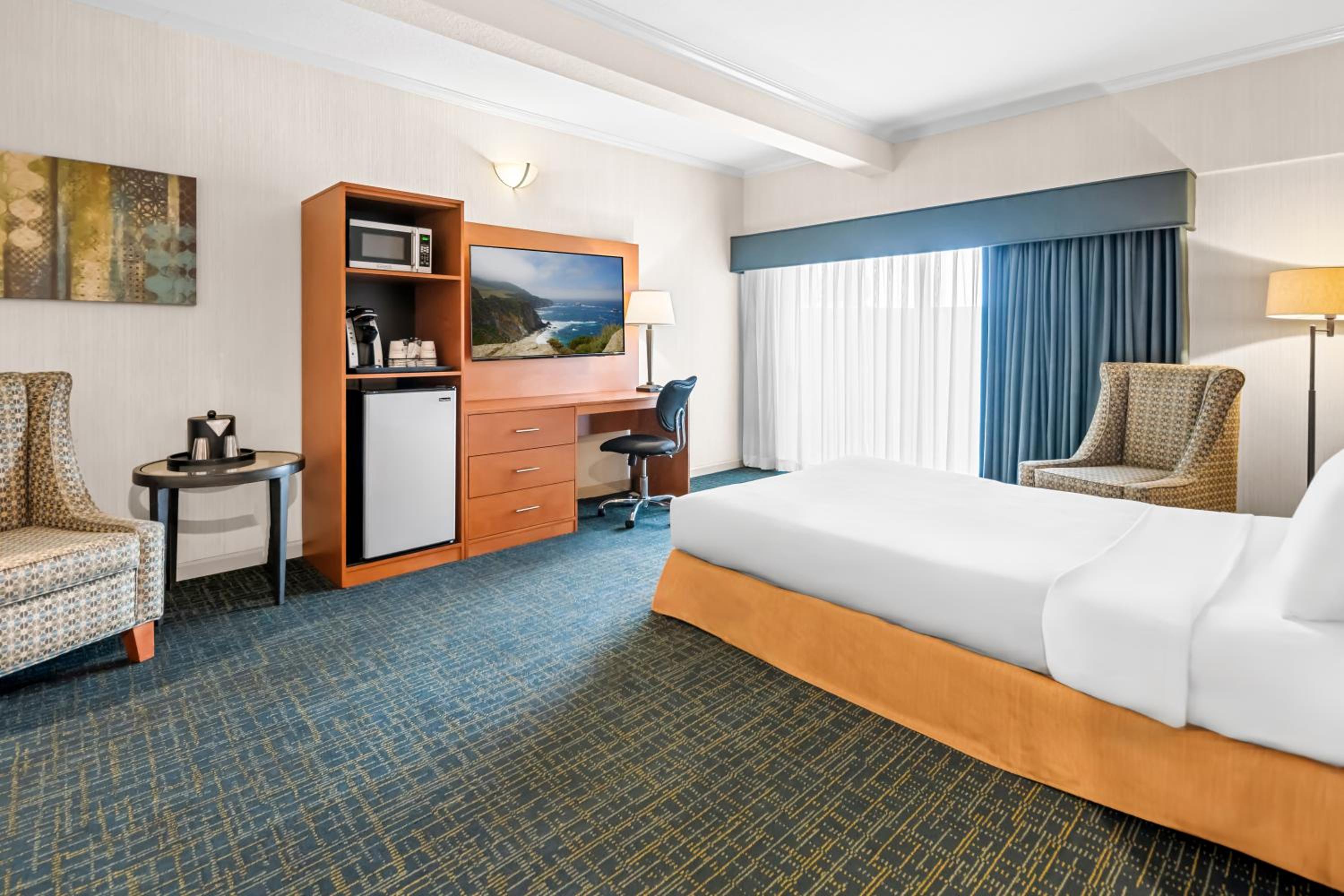 King Suite - Non-Smoking