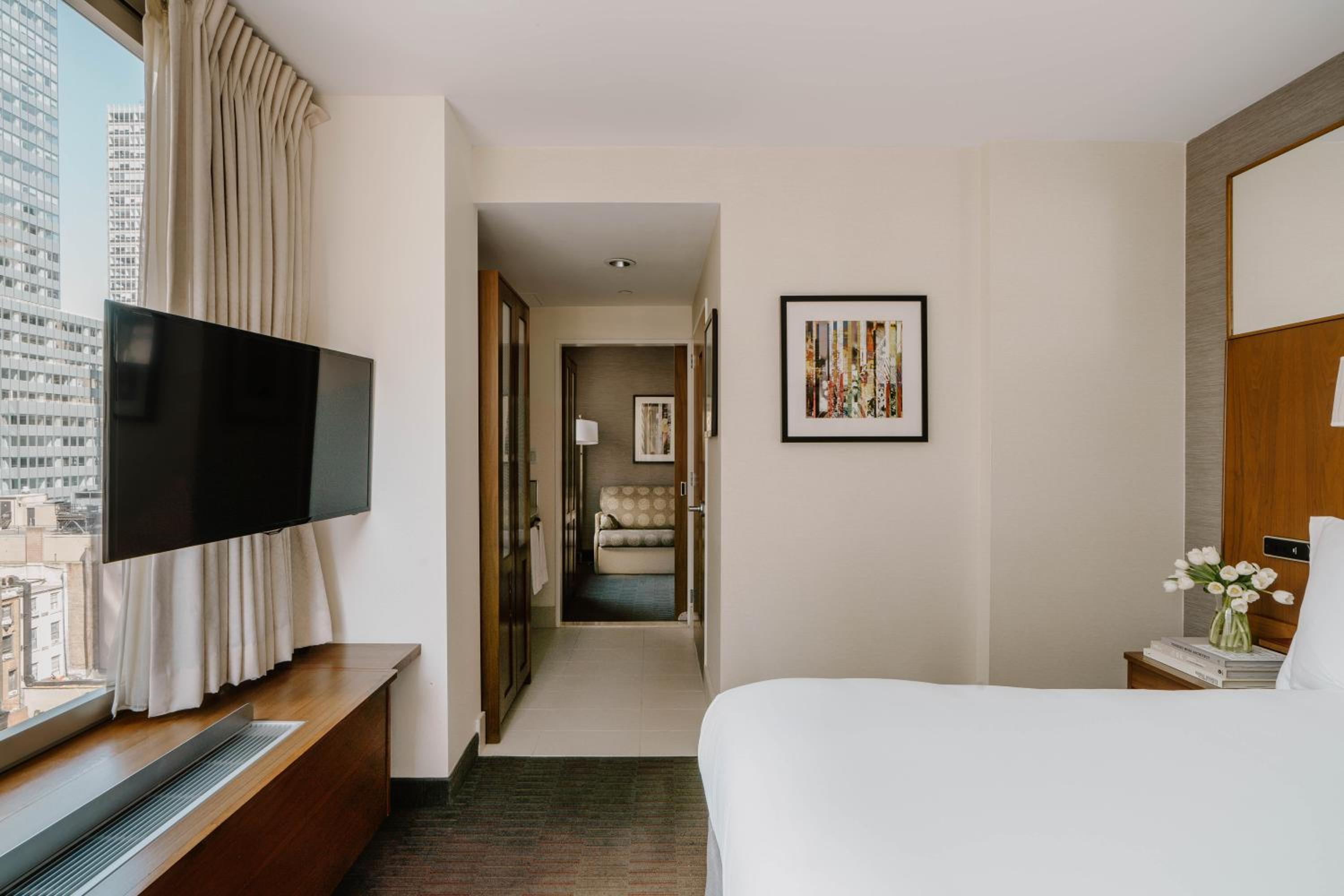 One-Bedroom Suite With Kitchenette 