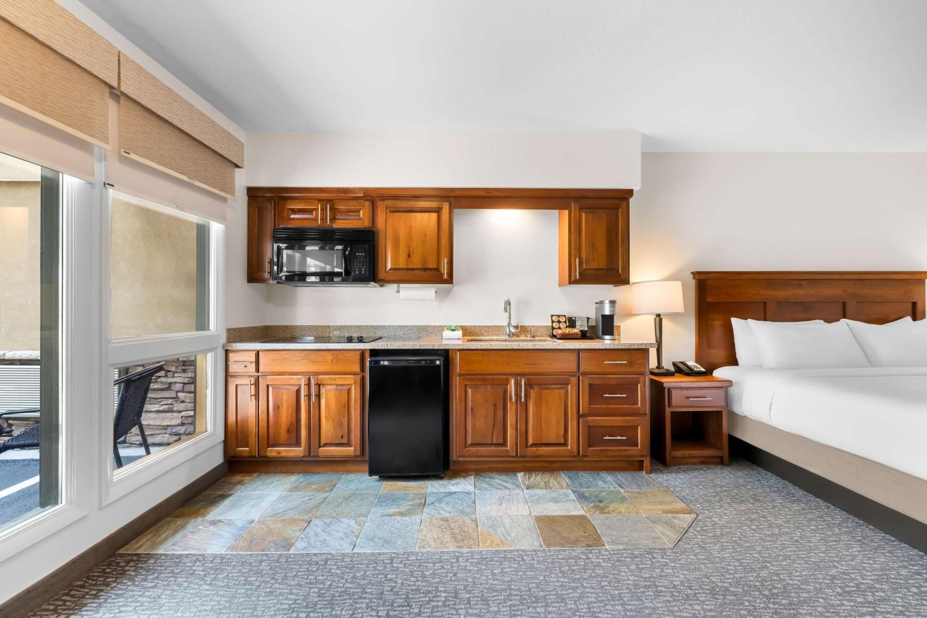 King Room with Spa Bath - Non Smoking