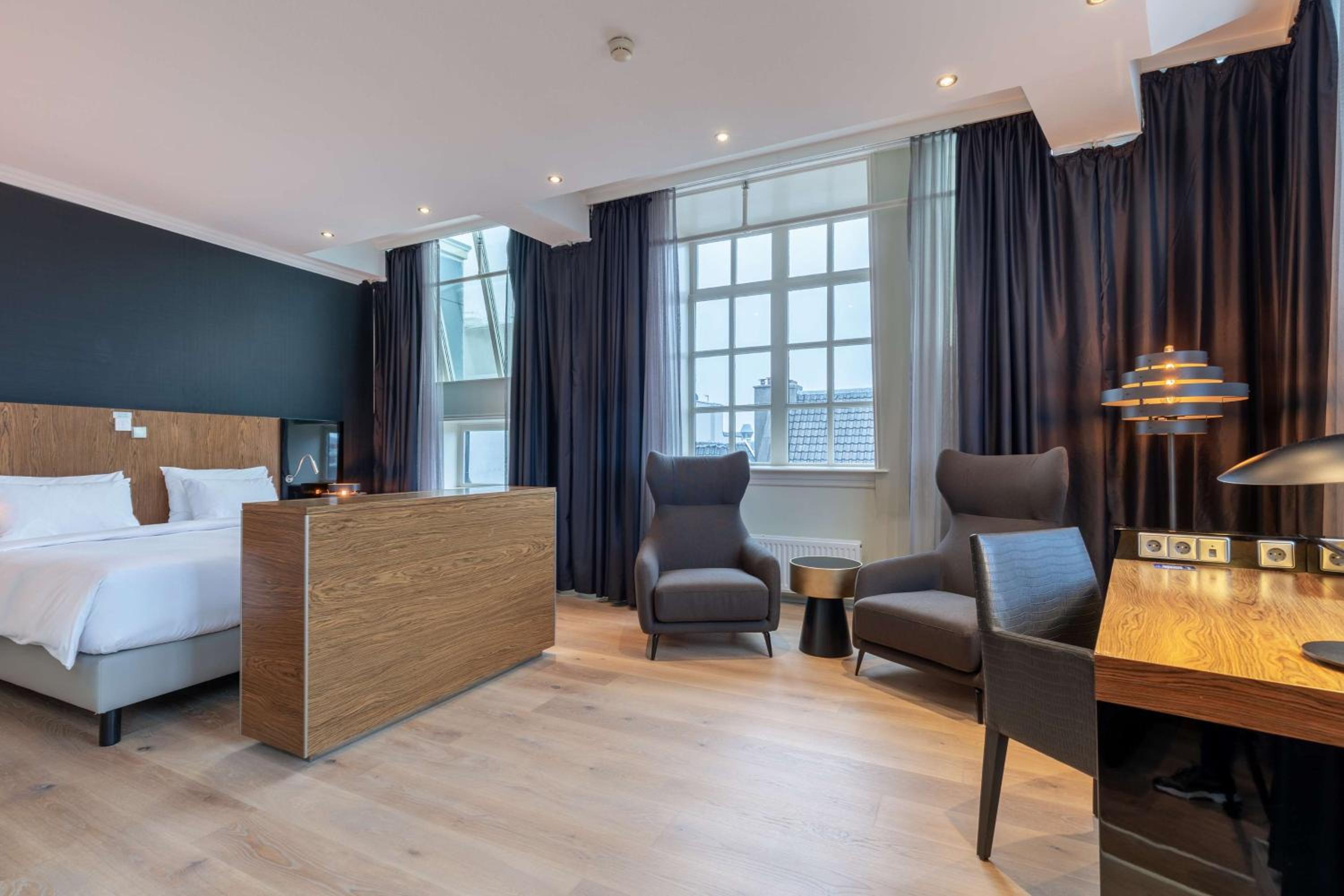 New Amsterdam Suite with Canal View