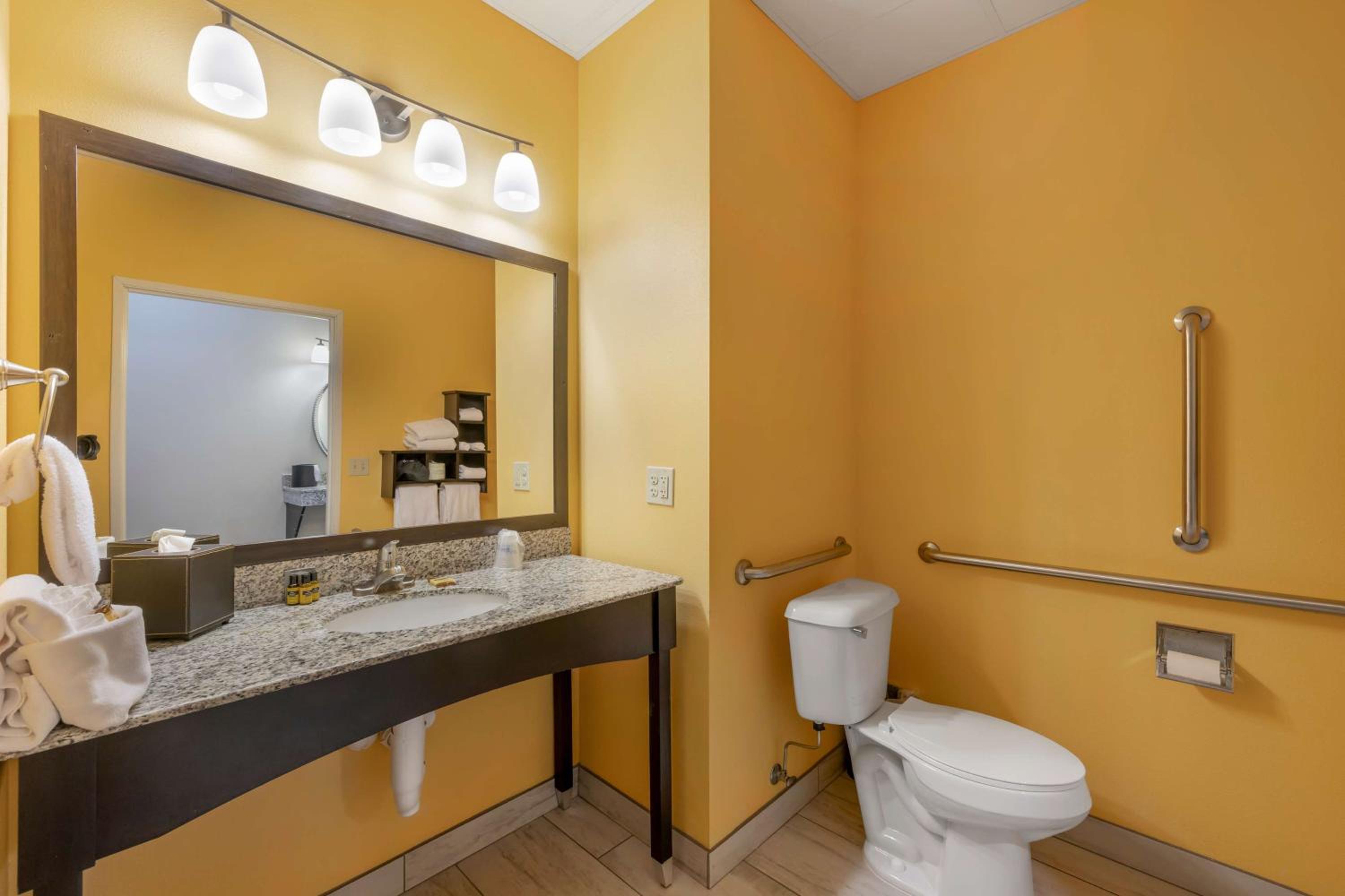 Queen Room with Two Queen Beds with Roll-In Shower - Mobility Access