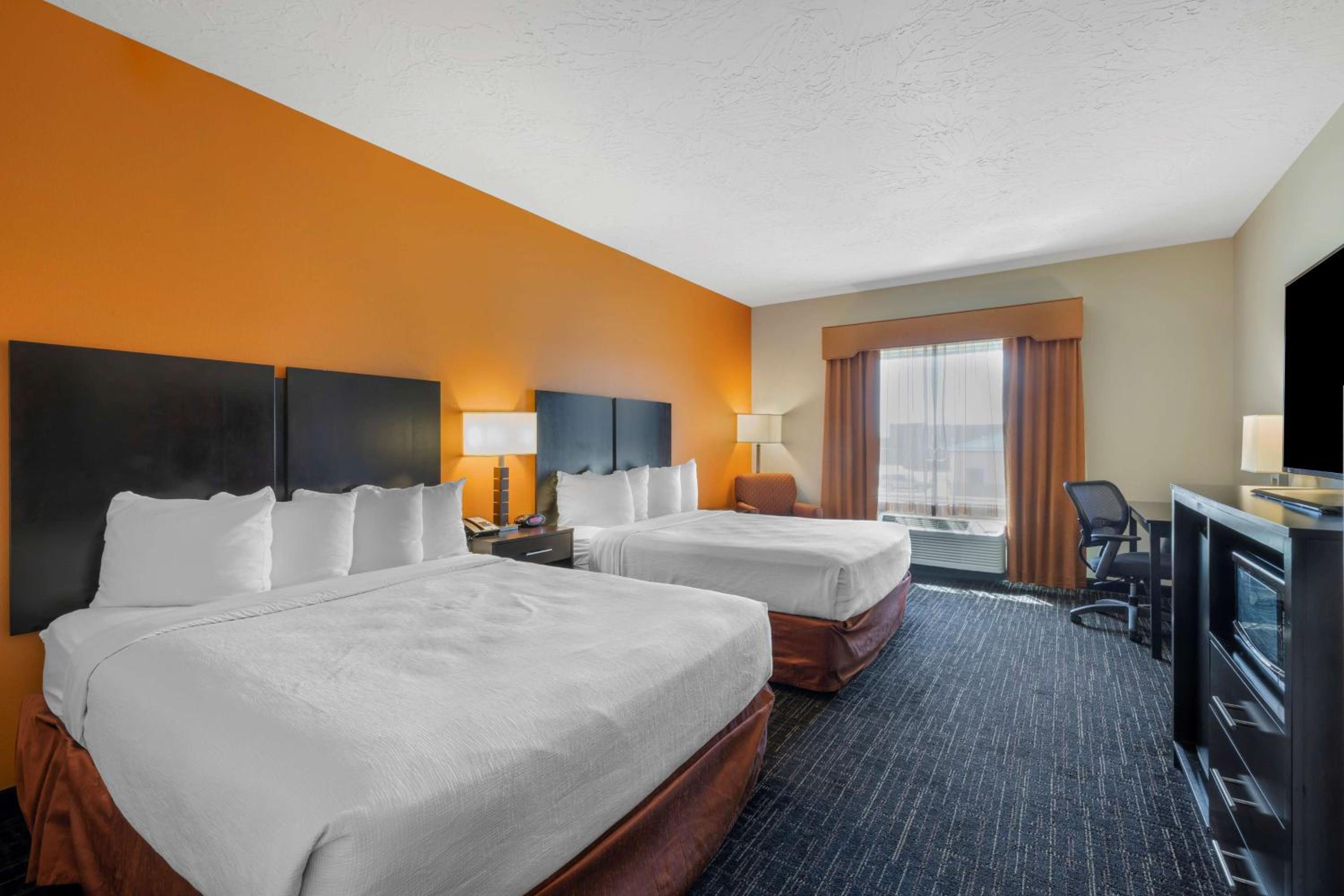 Queen Room with Two Queen Beds with Roll-In Shower - Mobility Access