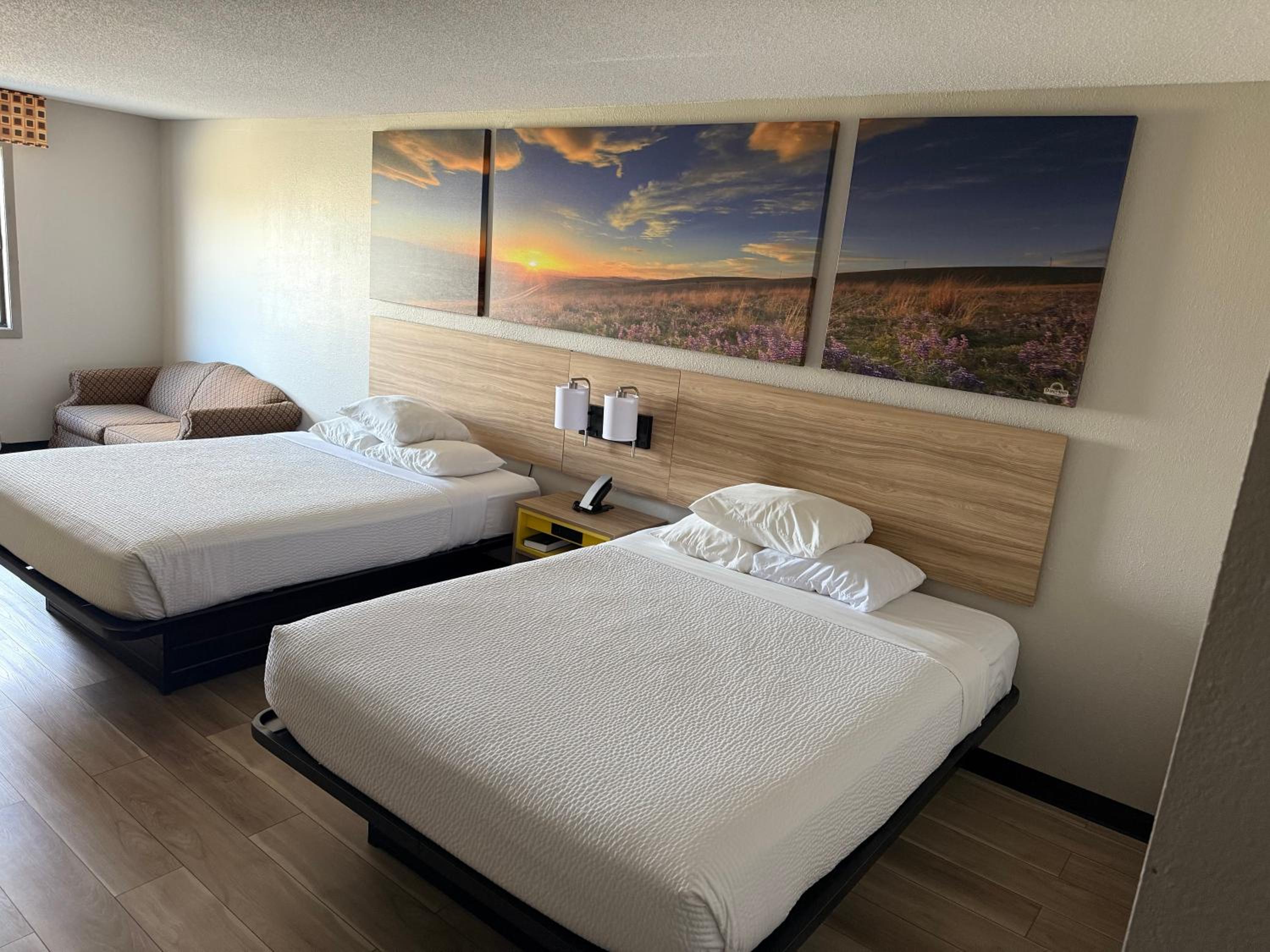 Deluxe Queen Room with Two Queen Beds - Non-Smoking