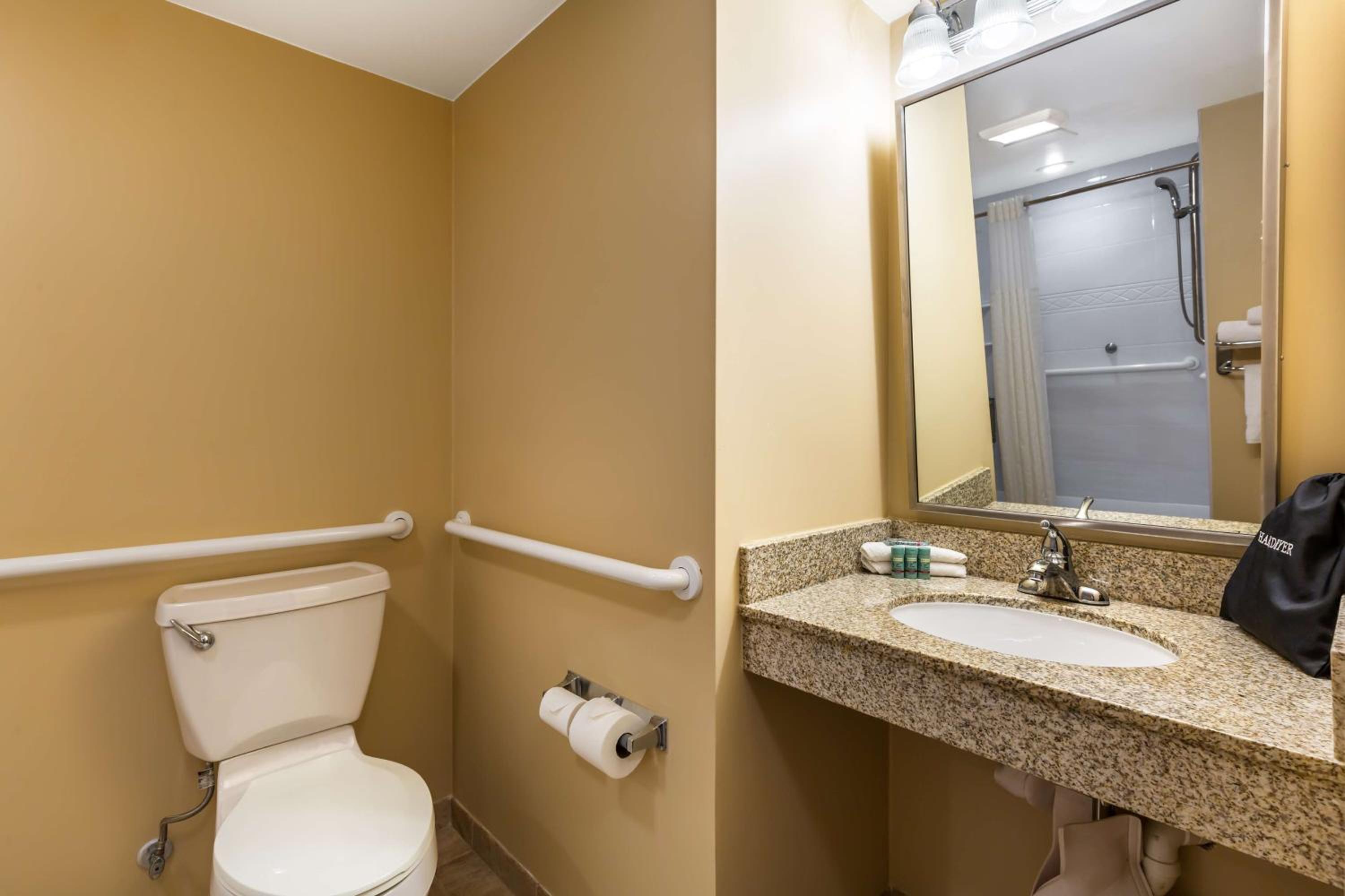 Queen Room with Roll-In Shower - Mobility Access