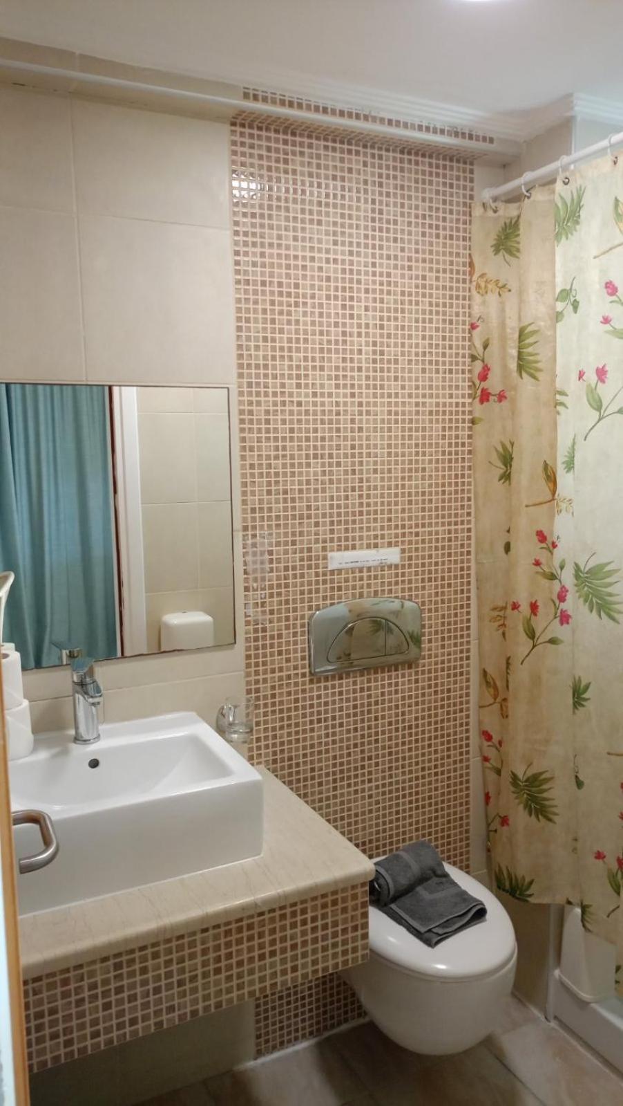 Studio (2 Adults)