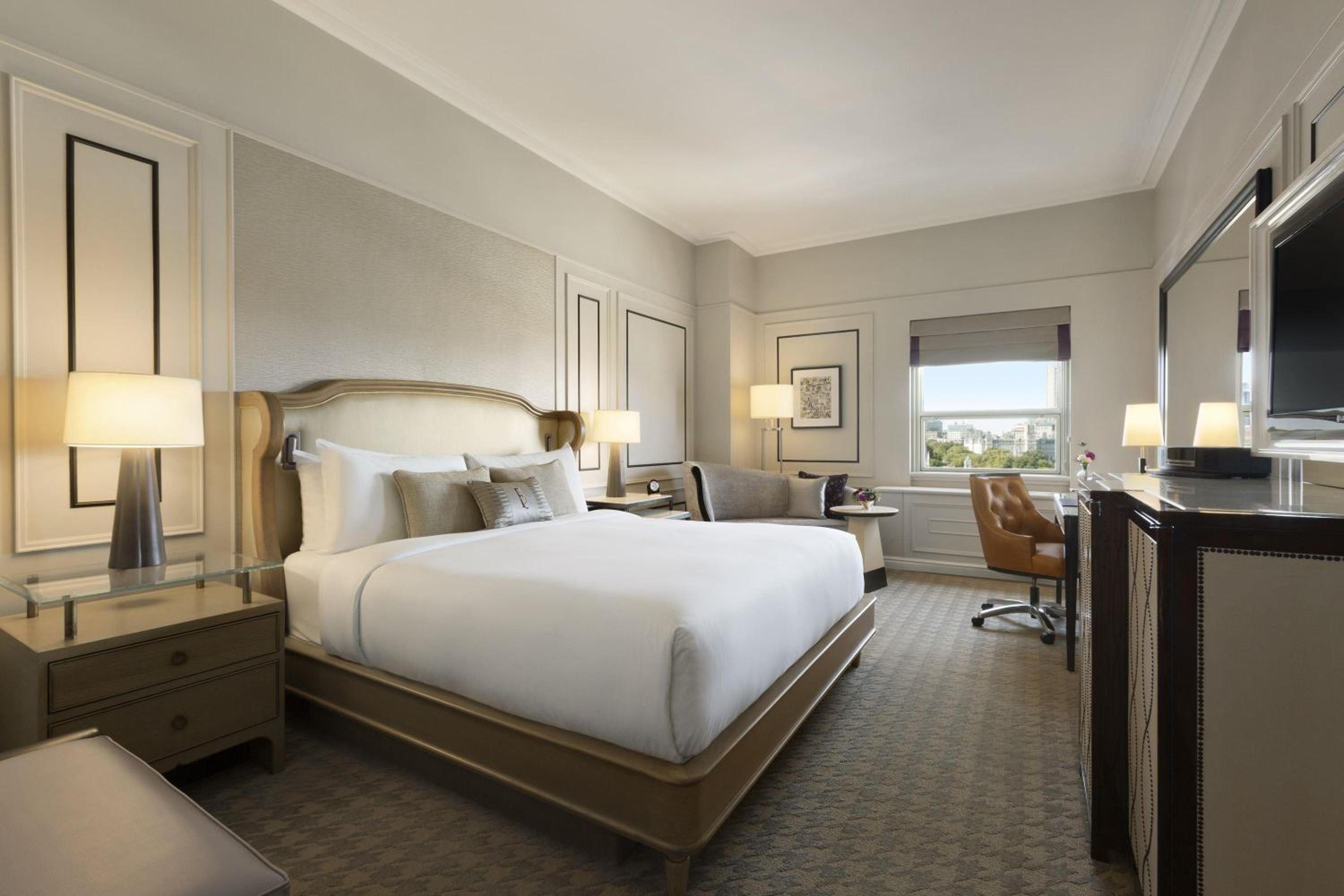 Fairmont Gold City View King Room