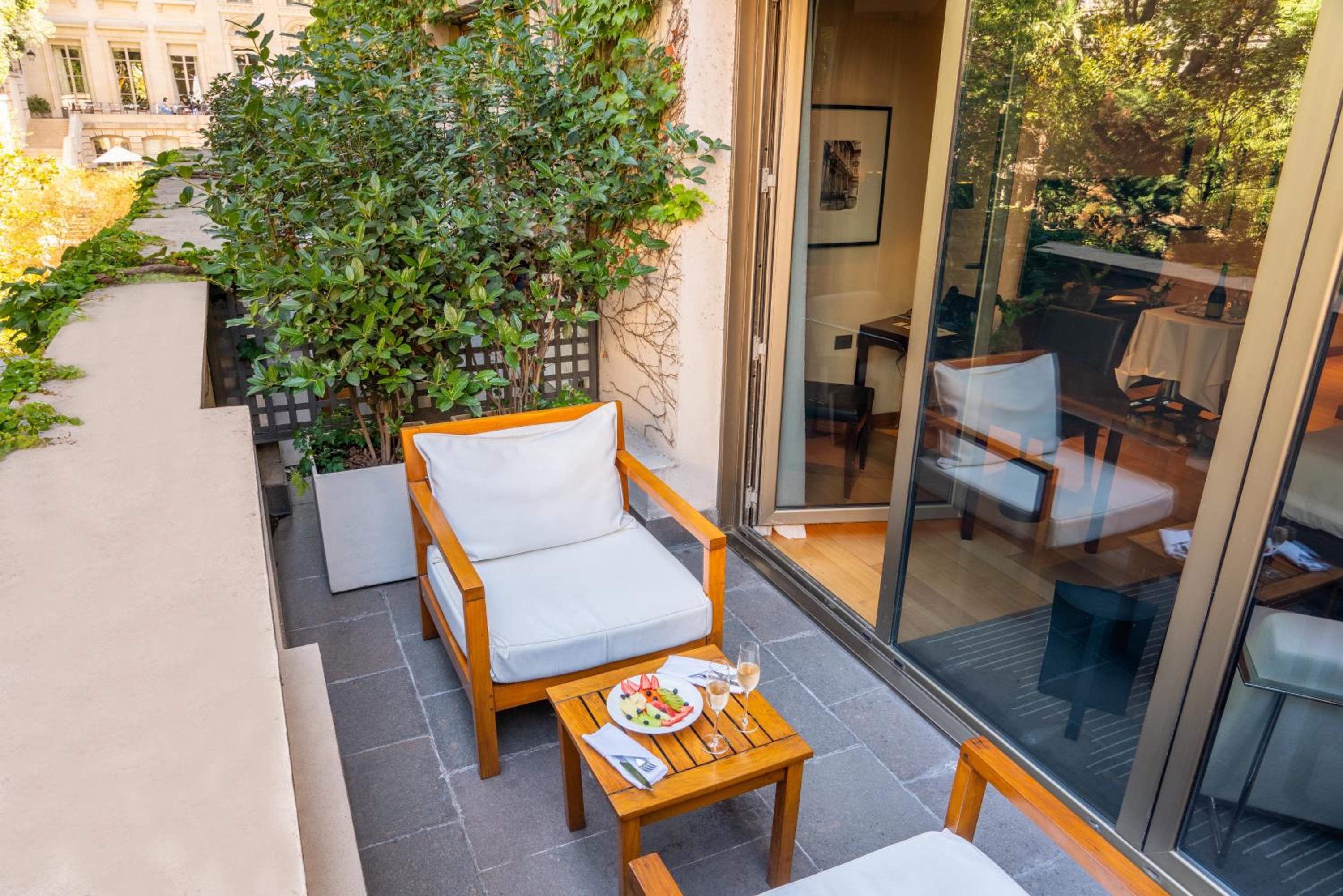 Deluxe King Room with Balcony