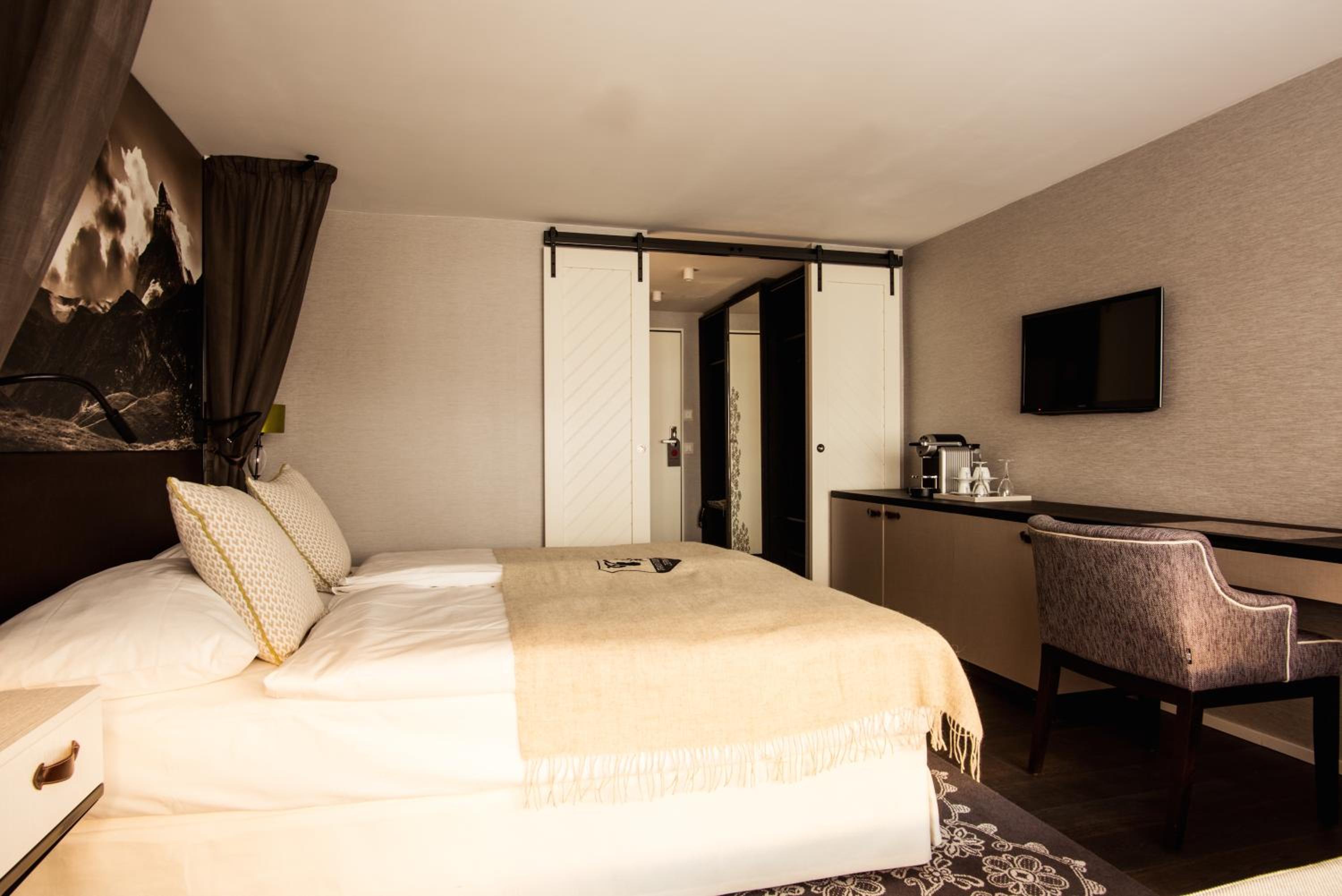 Deluxe Double Room (2 Adults)