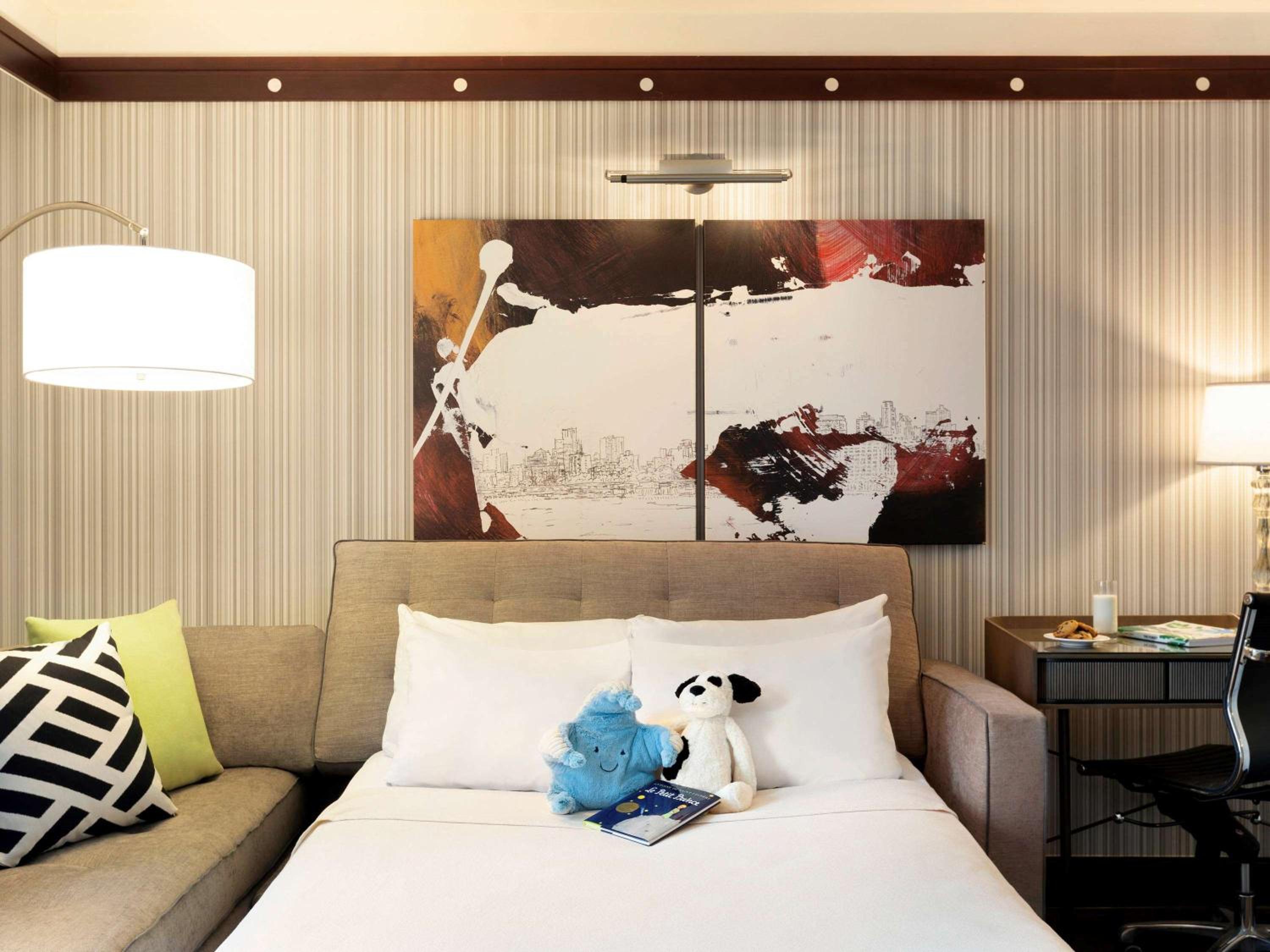 Luxury One-Bedroom King Sute with Roll-In Shower and Bath Tub - Mobility Accessible