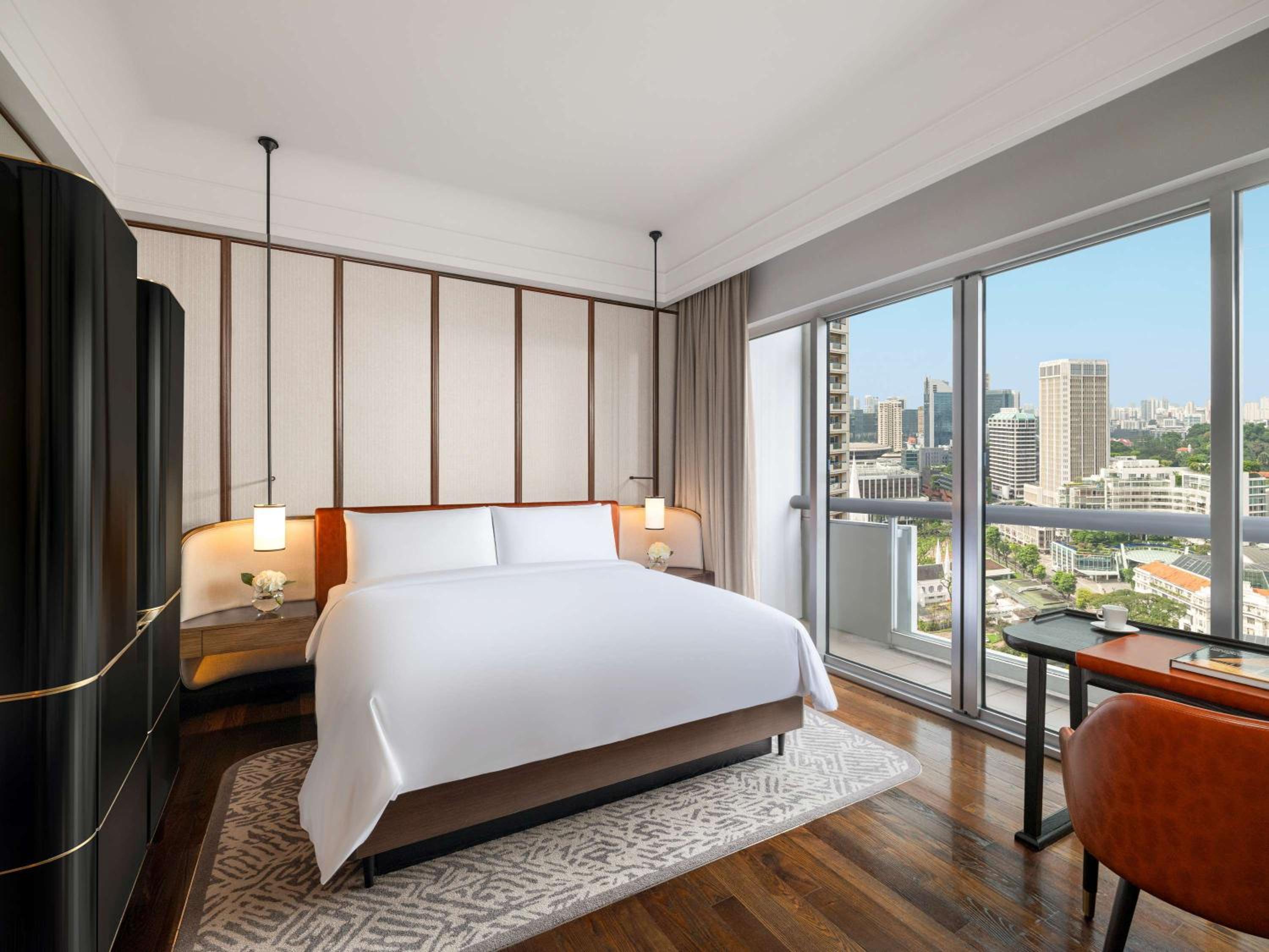 Deluxe, 1 King, Balcony