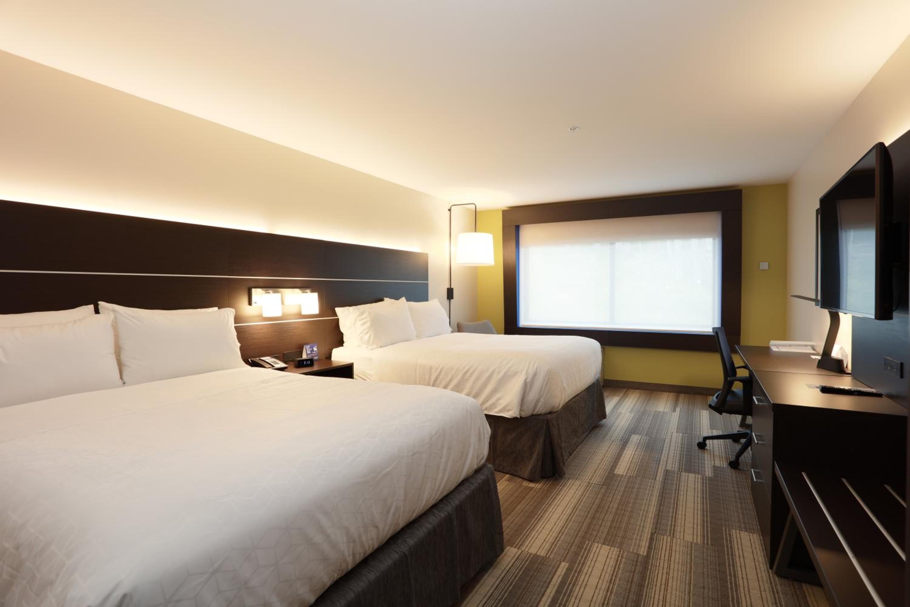 Double Room with Two Double Beds - Hearing Accessible/Non-Smoking 