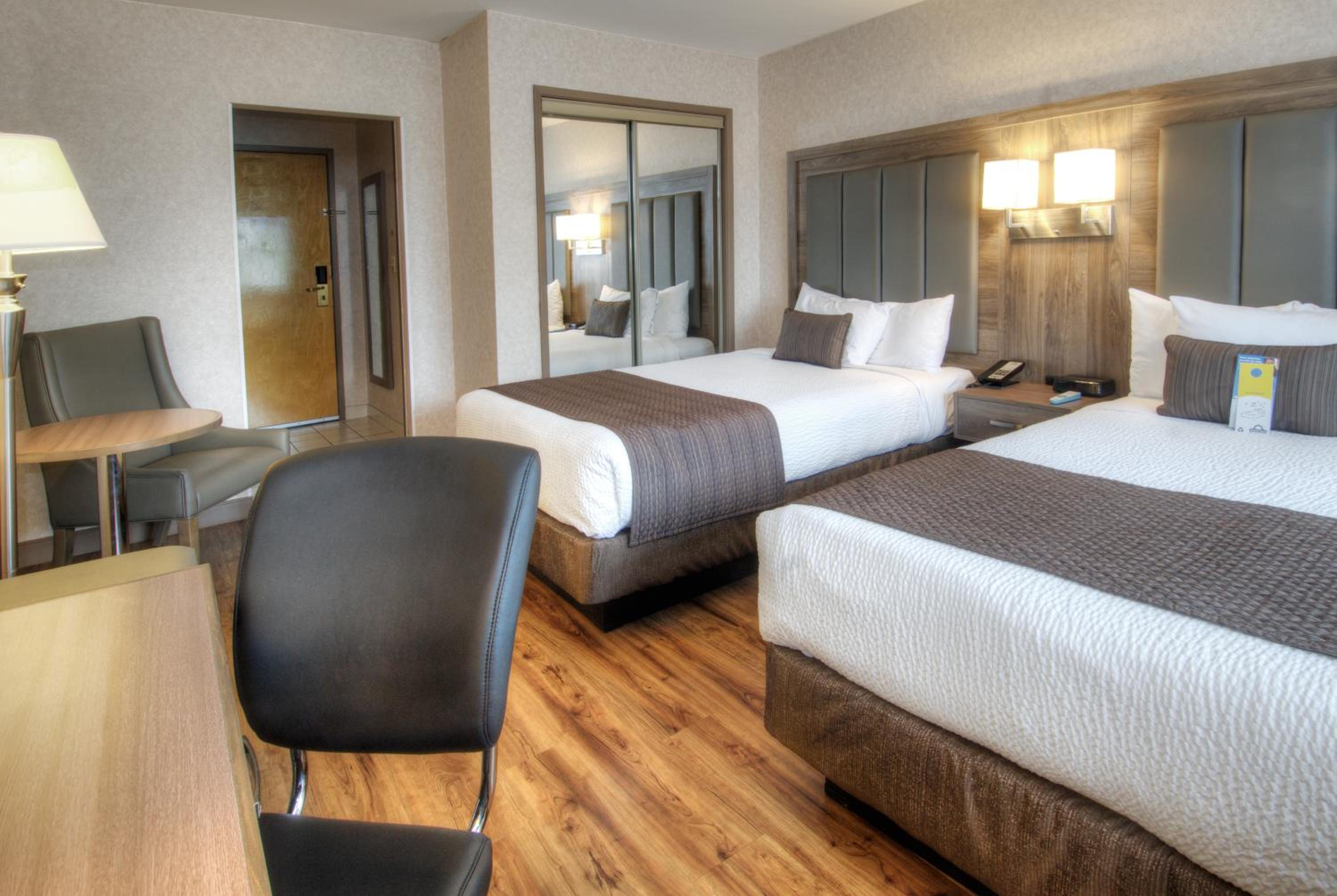 Deluxe Double Room with Kitchenette and Harbor View