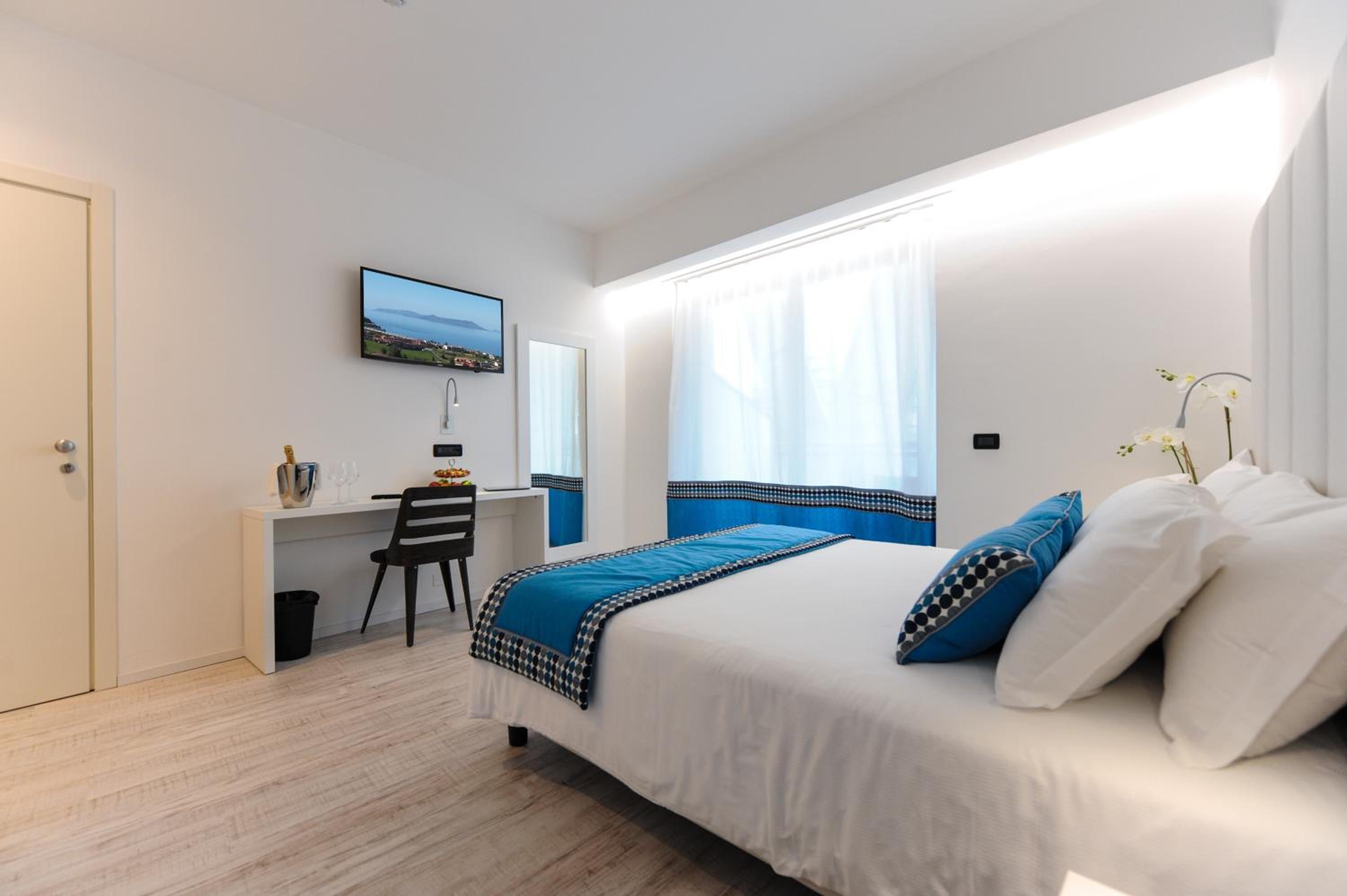 Standard Triple Room with Beach Access