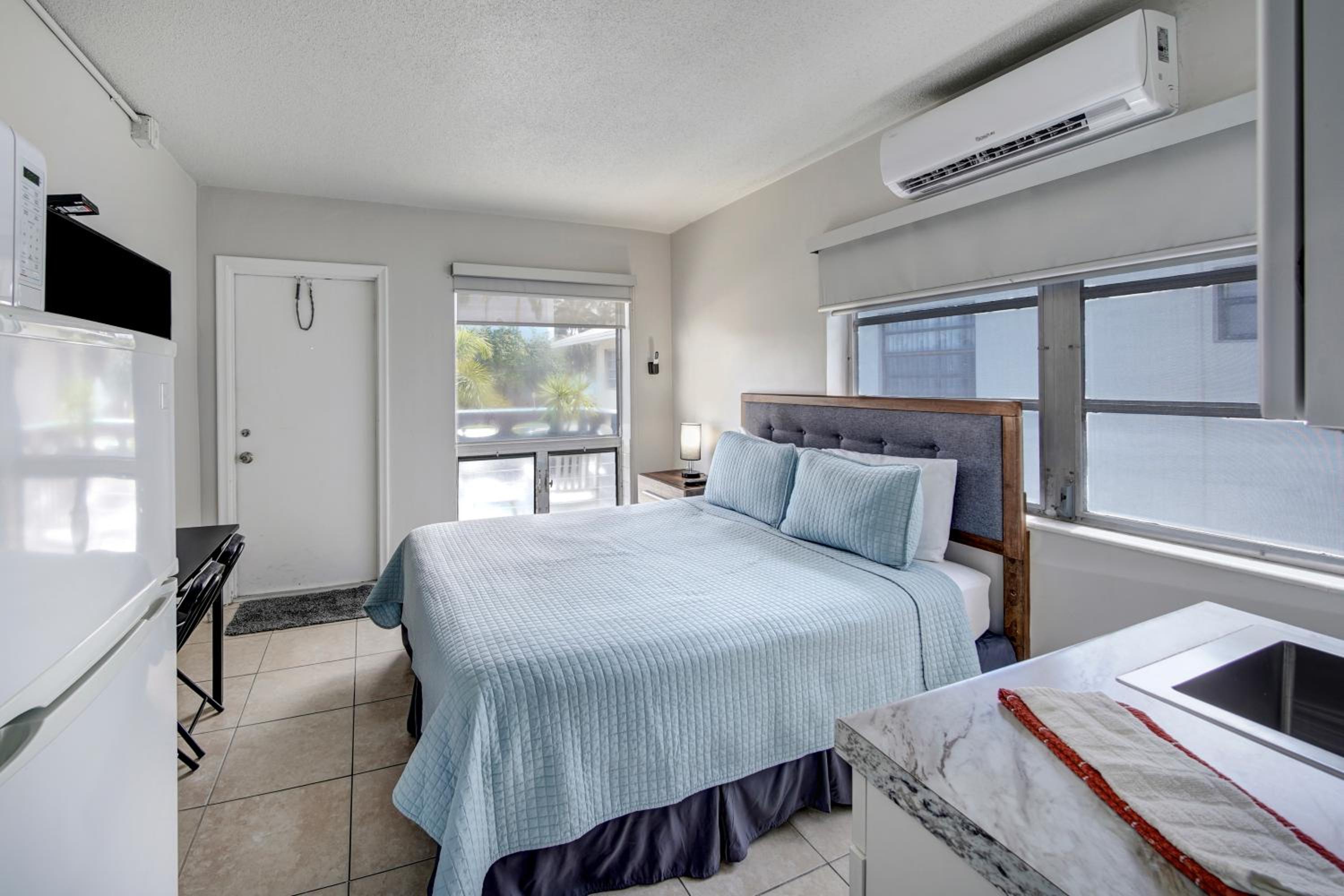 Economy Room