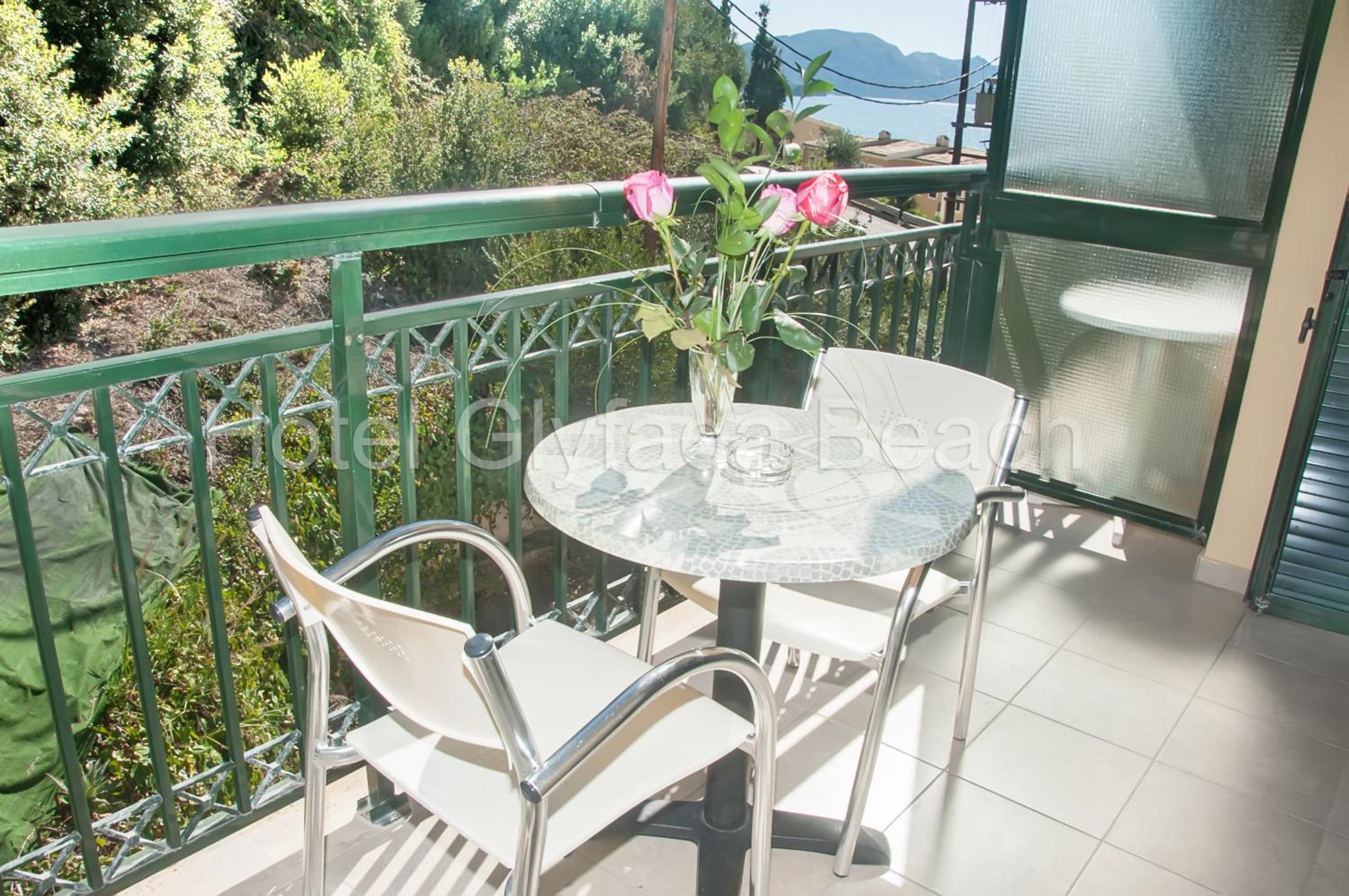 Double or Twin Room with Mountain View