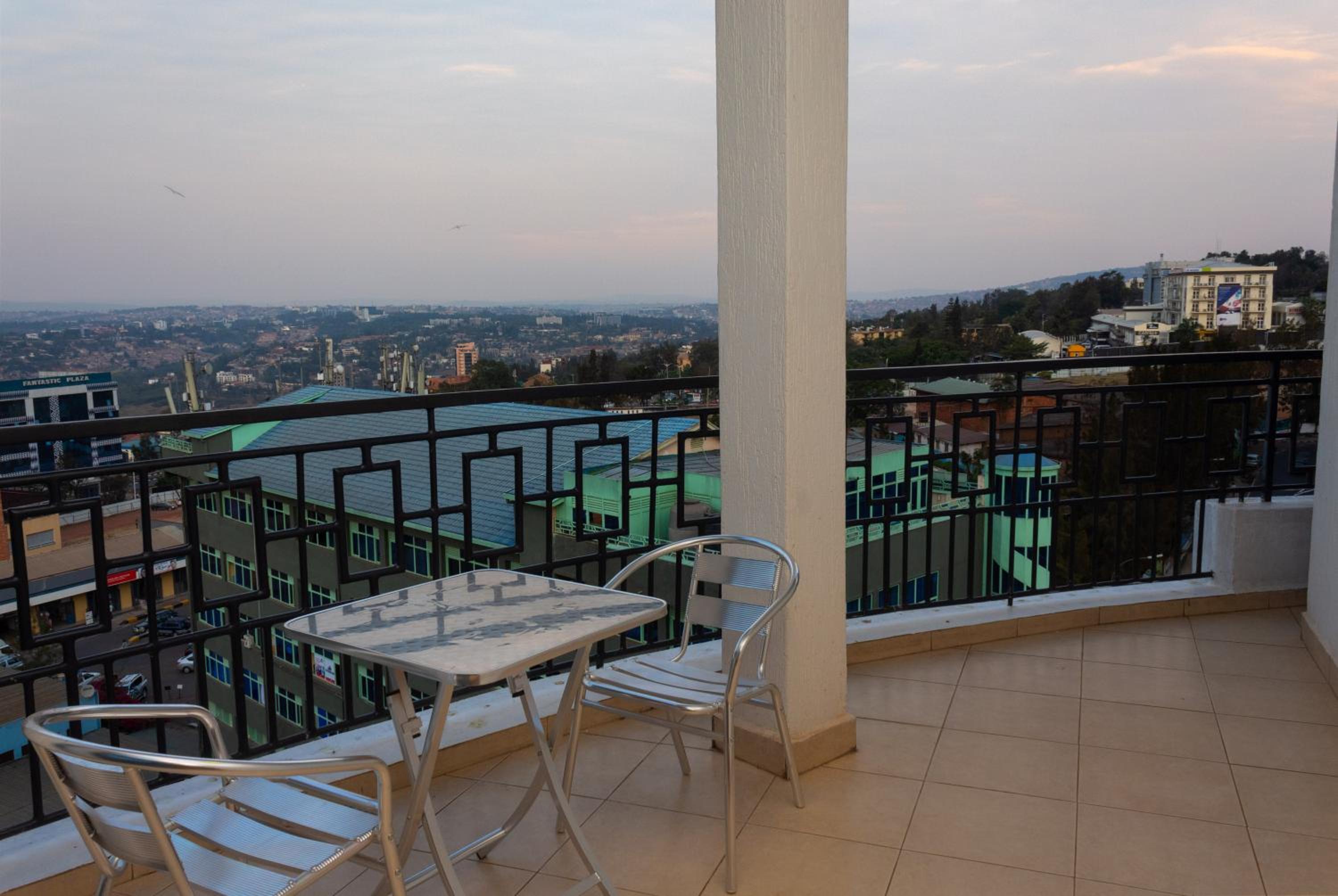 Apartment With Mountain View