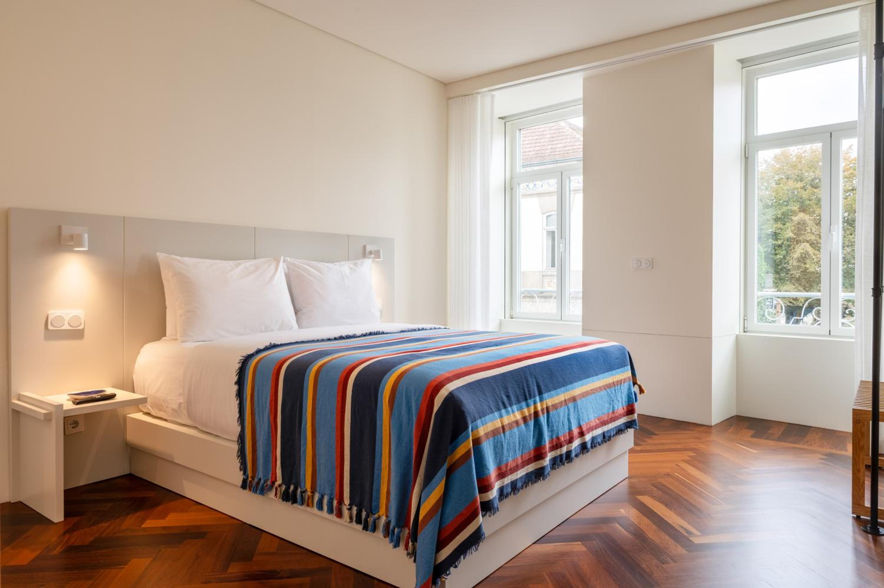 Deluxe Two-bedroom Apartment with City View