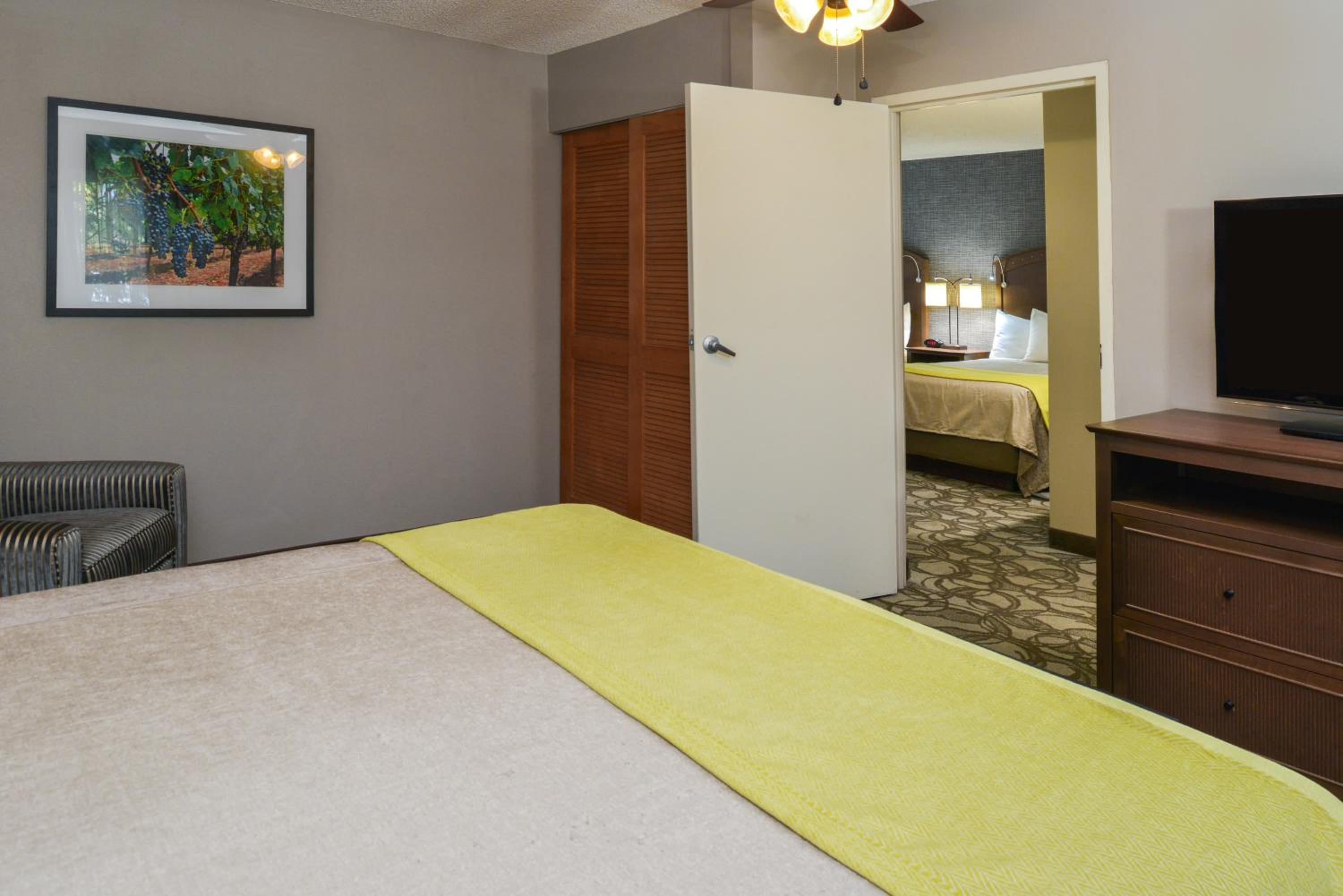 Family Suite - Non-Smoking